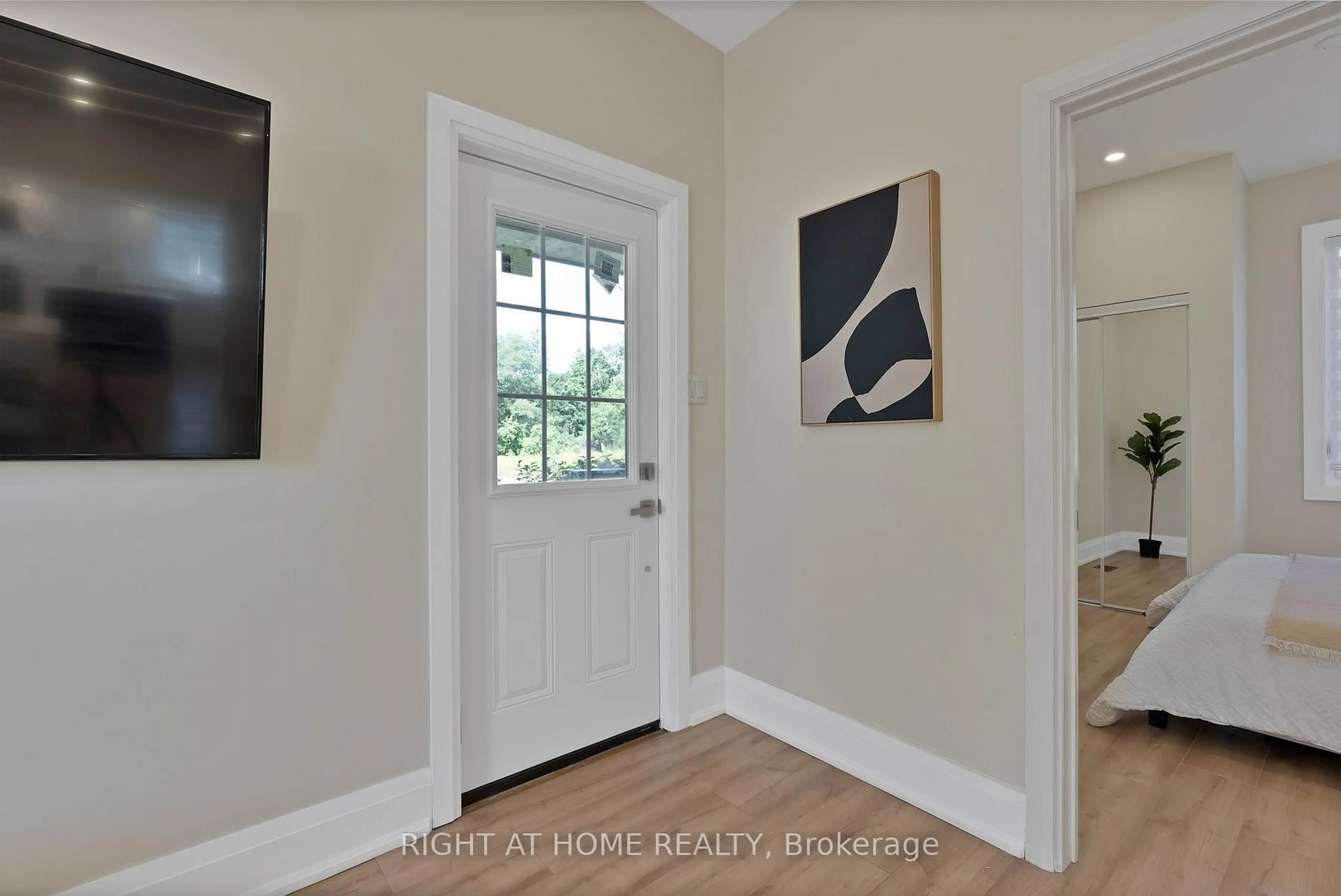 Indoor entryway for 9495 Baldwin St, Whitby Ontario L0B 1A0
