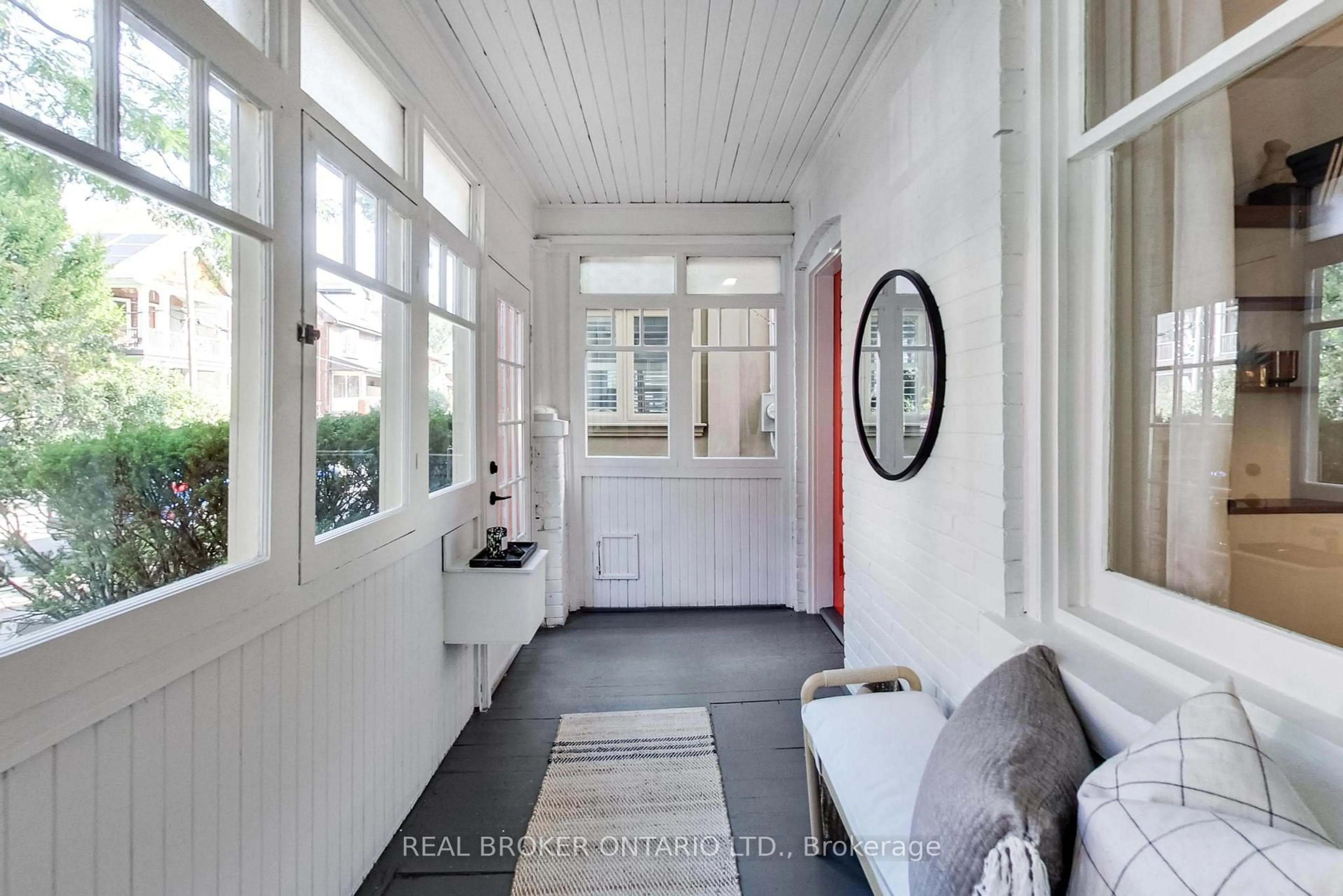 Indoor entryway for 5 Queen Victoria St, Toronto Ontario M4J 1E8