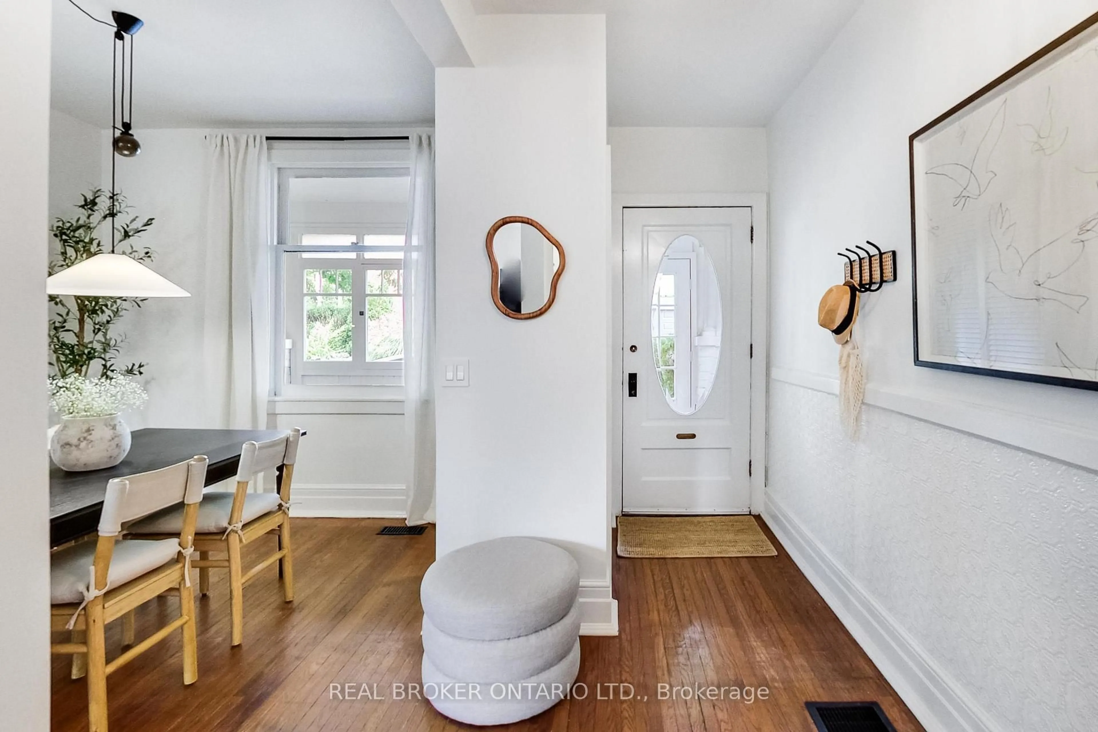 Indoor entryway for 5 Queen Victoria St, Toronto Ontario M4J 1E8