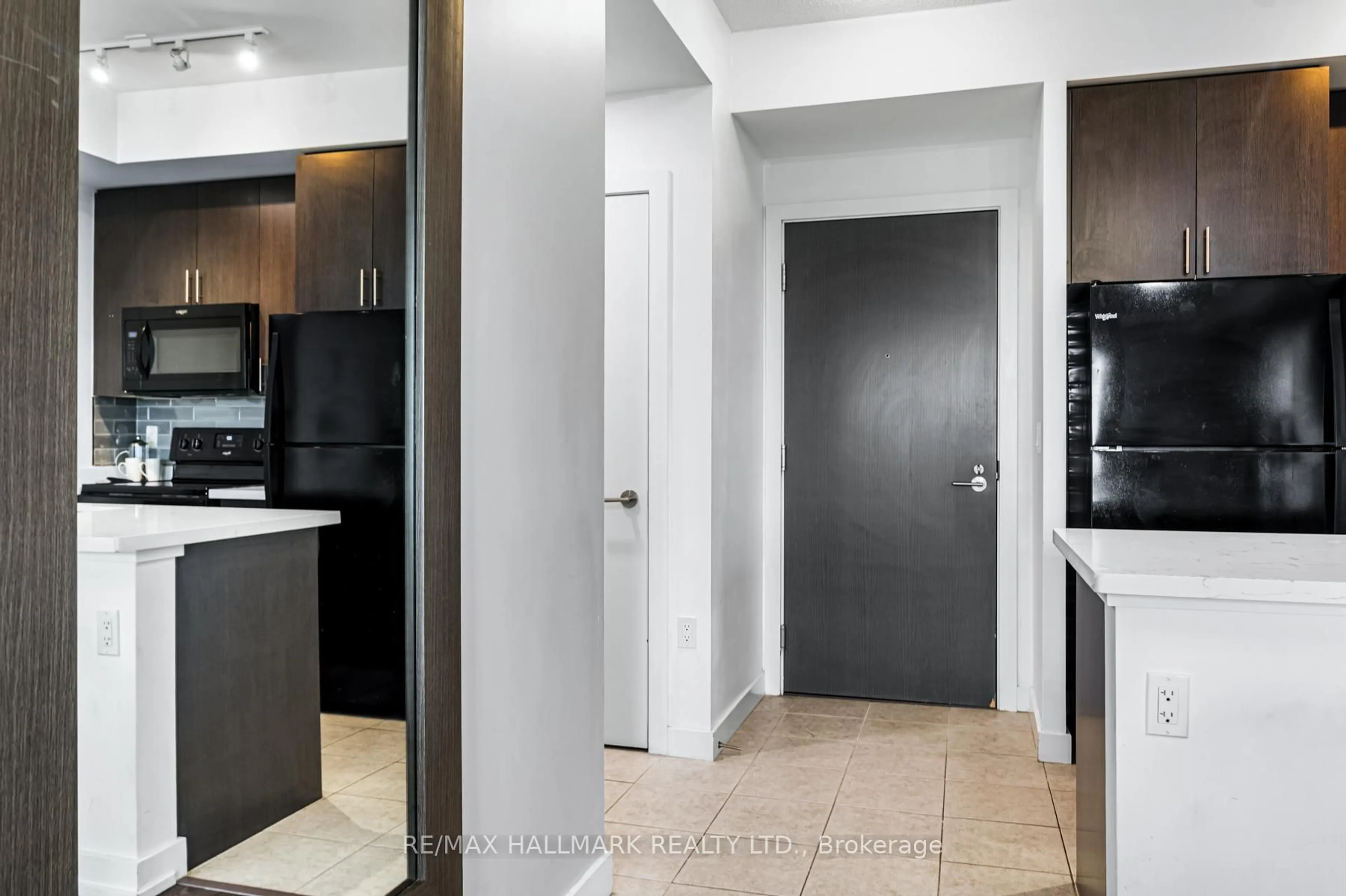 Indoor entryway for 1346 Danforth Rd #1006, Toronto Ontario M1J 0A9