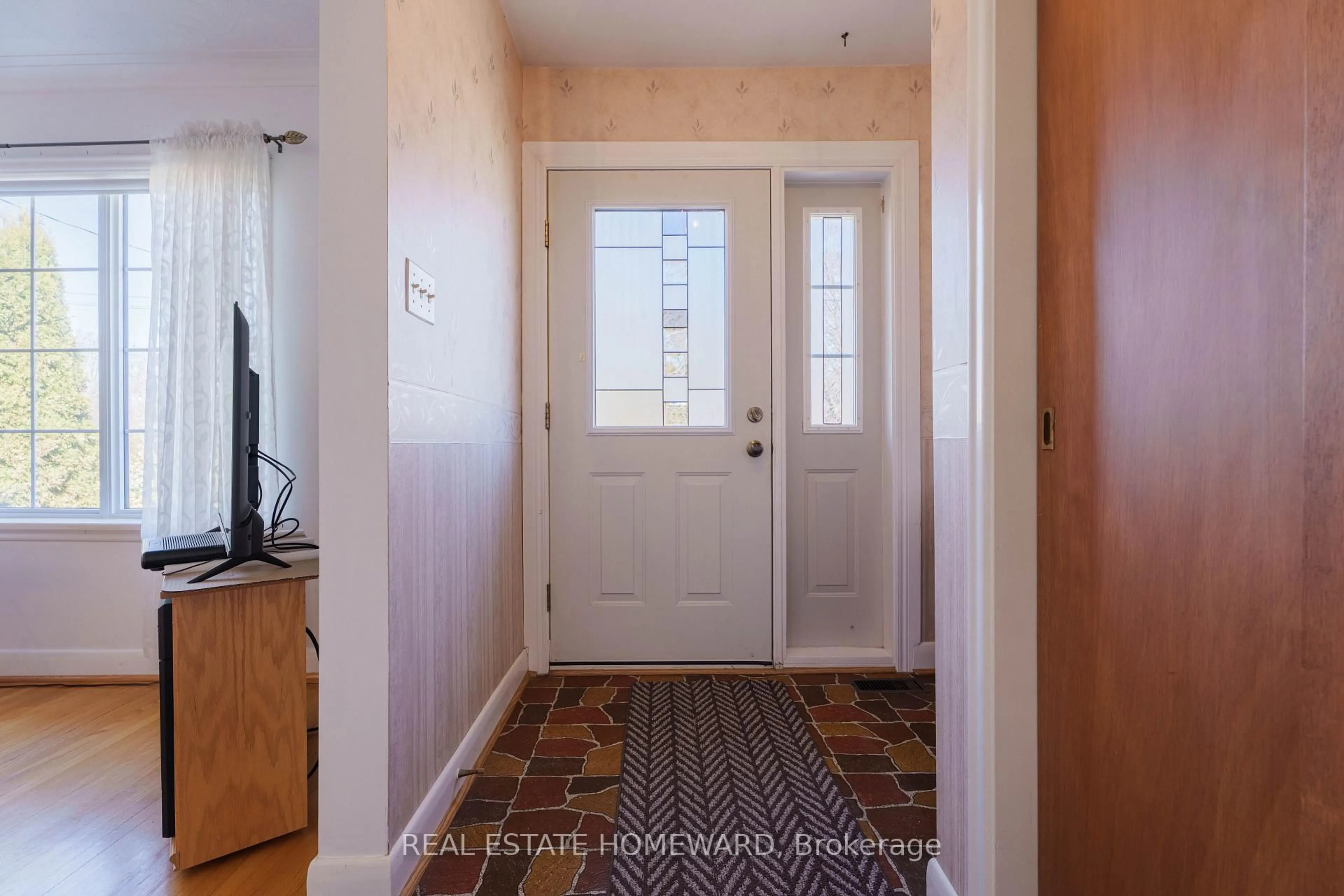 Indoor entryway for 3 Chestermere Blvd, Toronto Ontario M1J 2X5