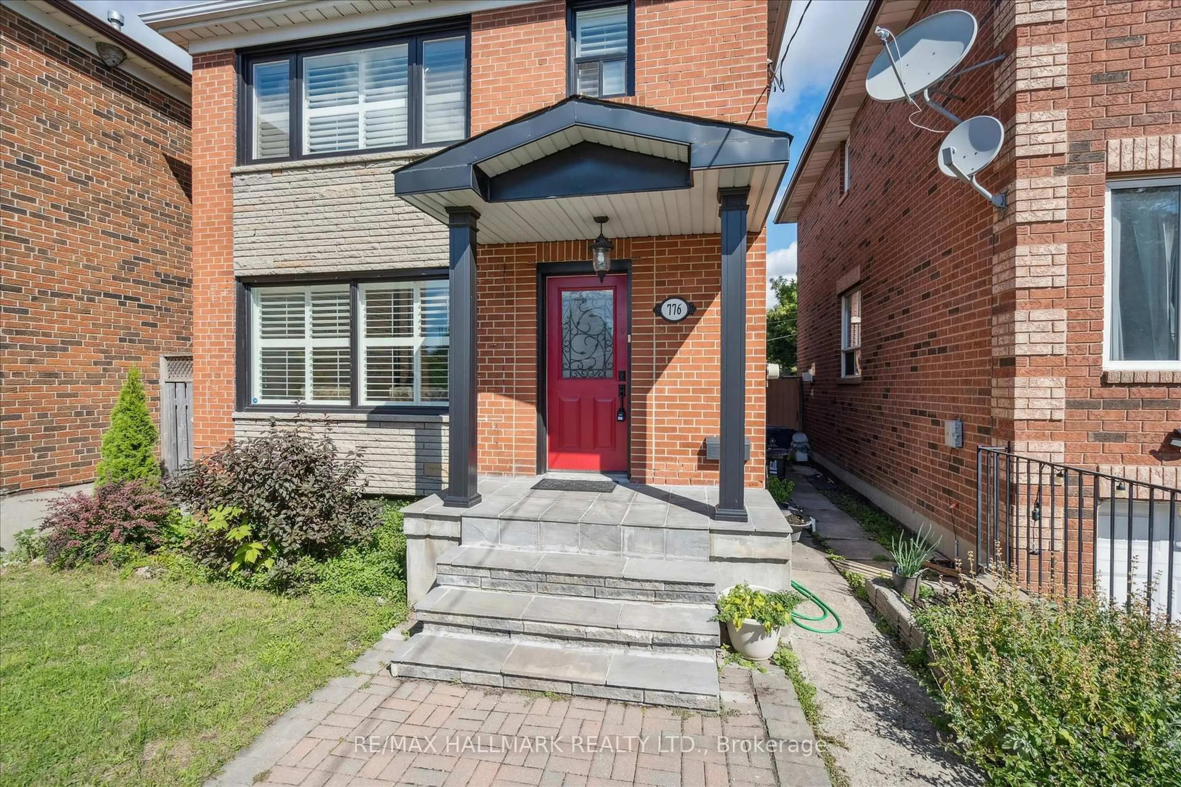 Home with brick exterior material, street for 776 Danforth Rd, Toronto Ontario M1K 1G8