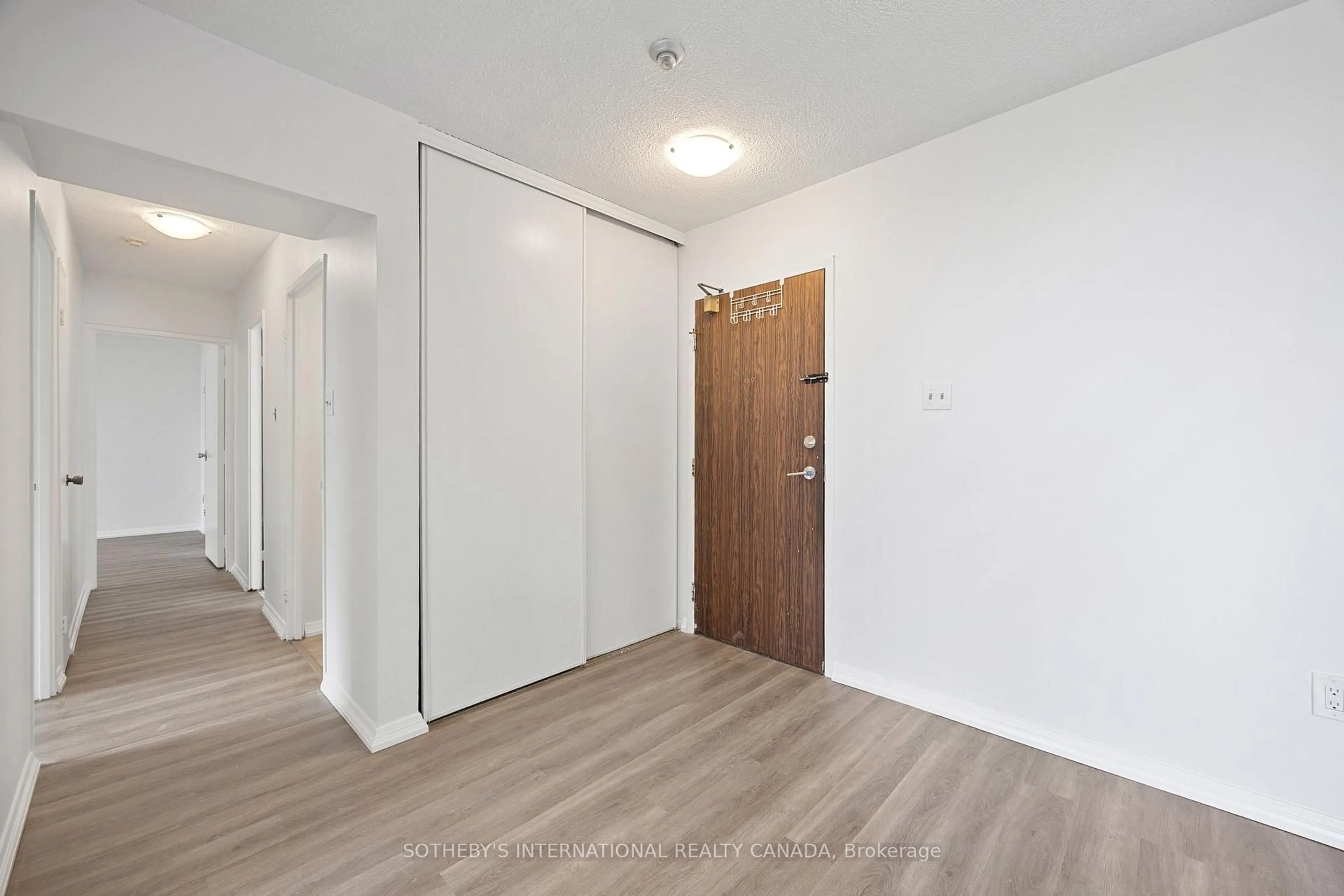 Indoor foyer for 100 Prudential Dr #911, Toronto Ontario M1P 4V4