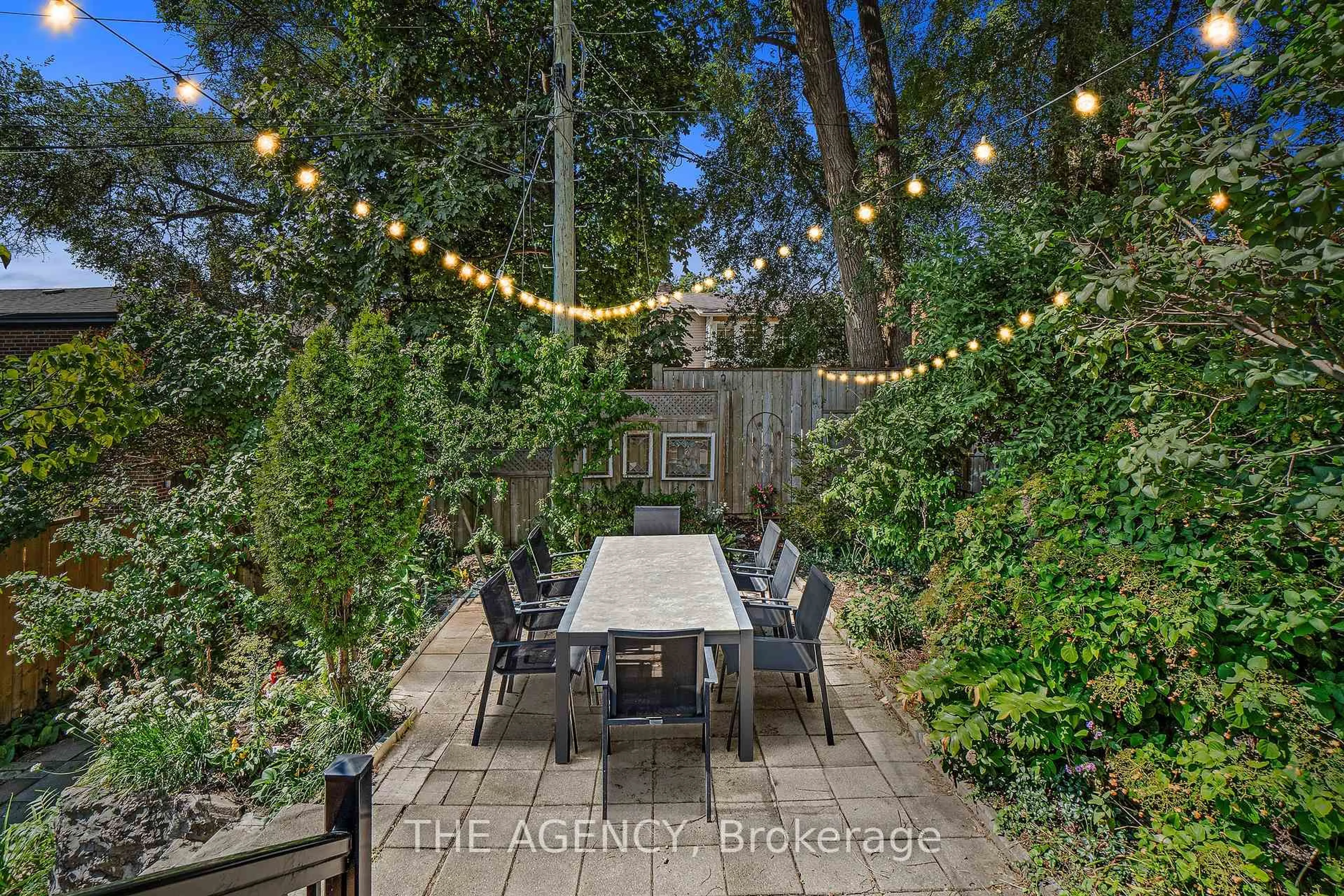 Patio, street for 172 Brookside Dr, Toronto Ontario M4E 2M4