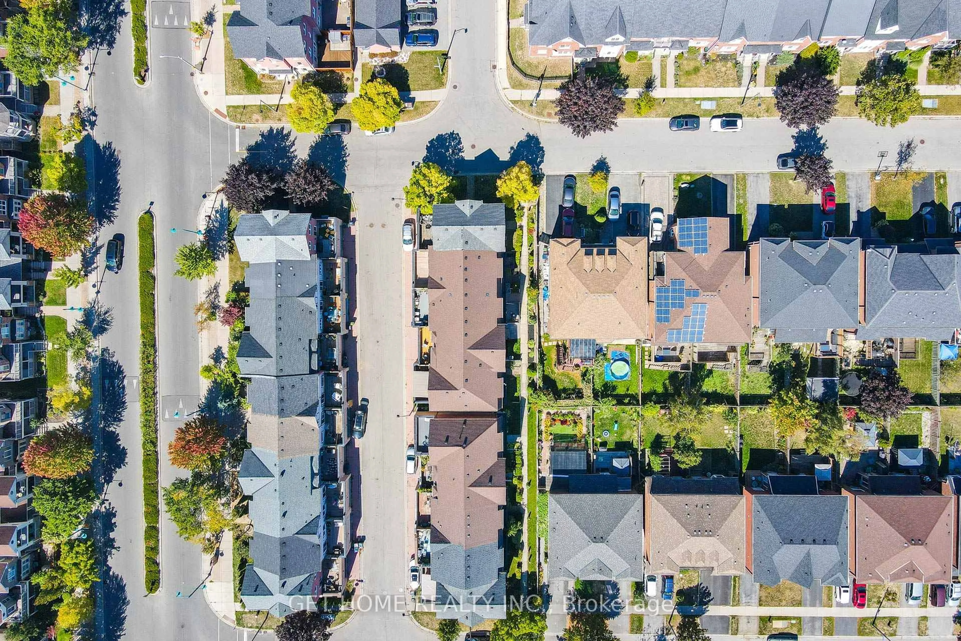 A pic from outside/outdoor area/front of a property/back of a property/a pic from drone, street for 39 Schooner Lane, Toronto Ontario M1C 5J2