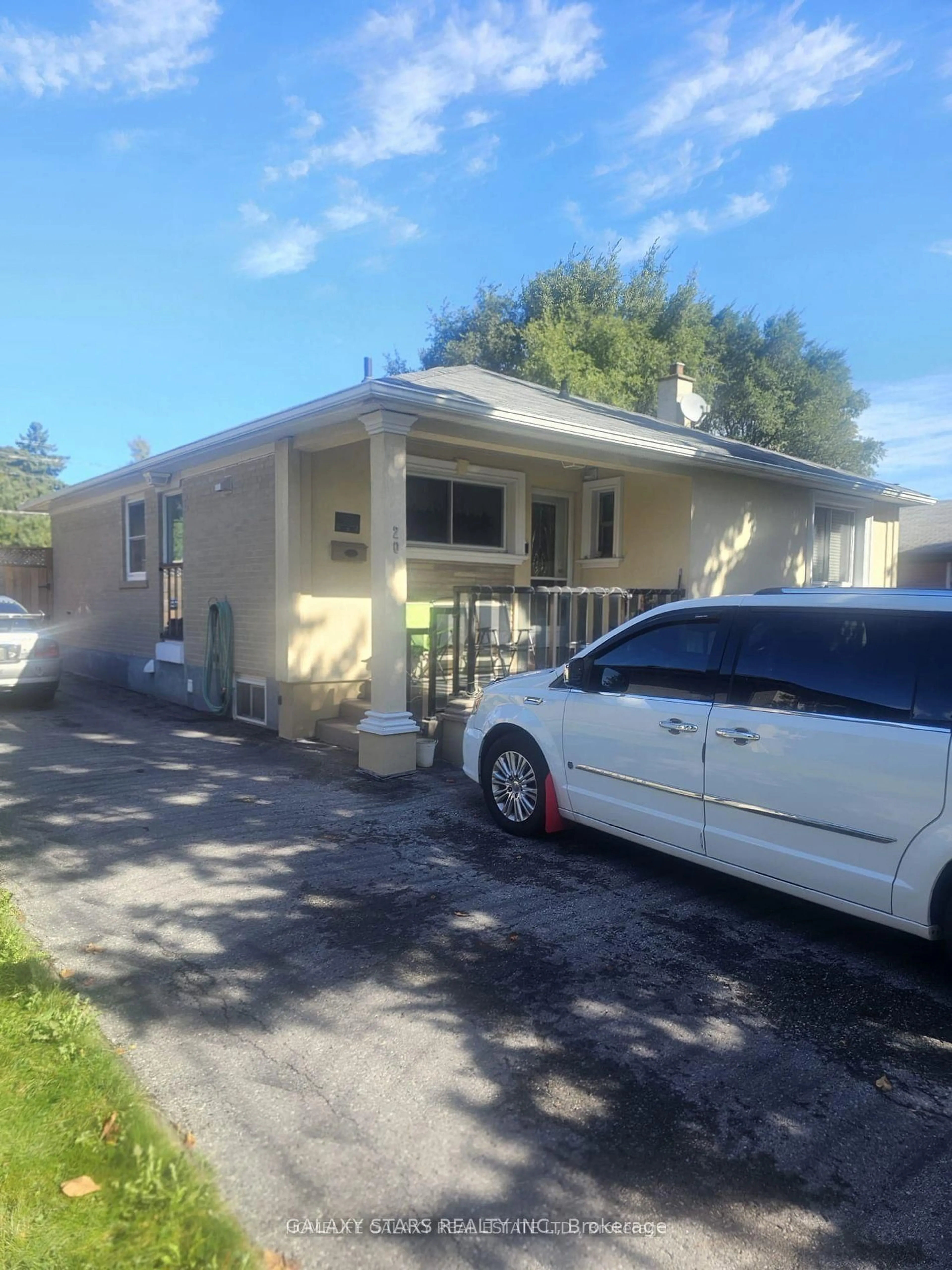 Home with vinyl exterior material, street for 20 Billingsgate Cres, Ajax Ontario L1S 2R8