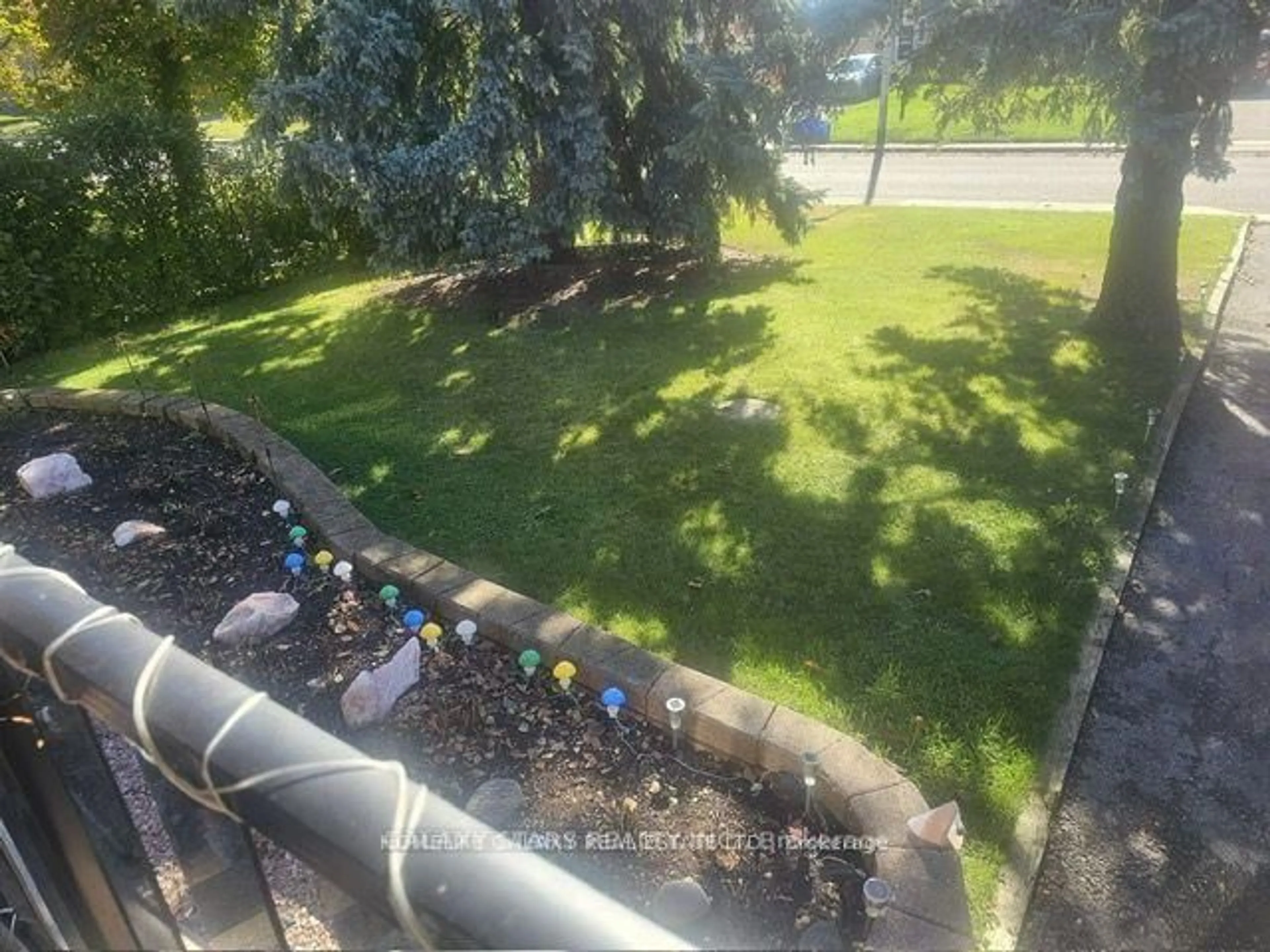 A pic from outside/outdoor area/front of a property/back of a property/a pic from drone, water/lake/river/ocean view for 20 Billingsgate Cres, Ajax Ontario L1S 2R8