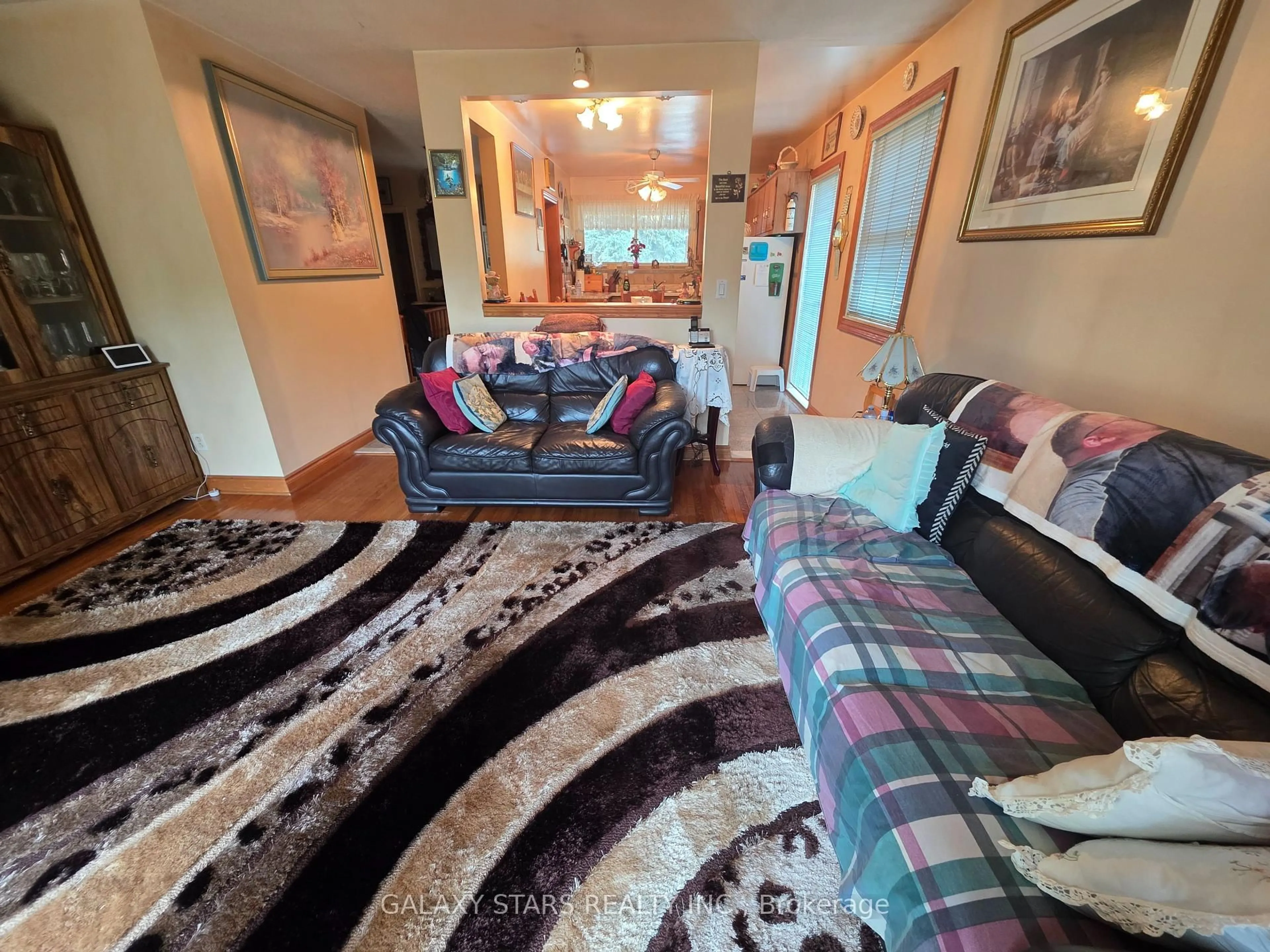 Living room with furniture, carpet floor for 20 Billingsgate Cres, Ajax Ontario L1S 2R8