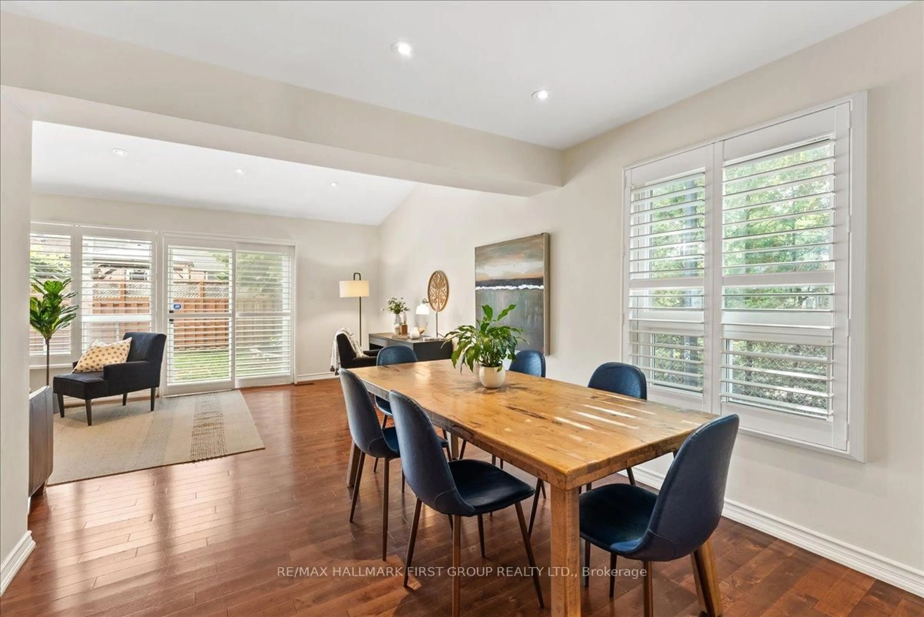 Dining room, wood/laminate floor for 1587 Geta Circ, Pickering Ontario L1V 3B5