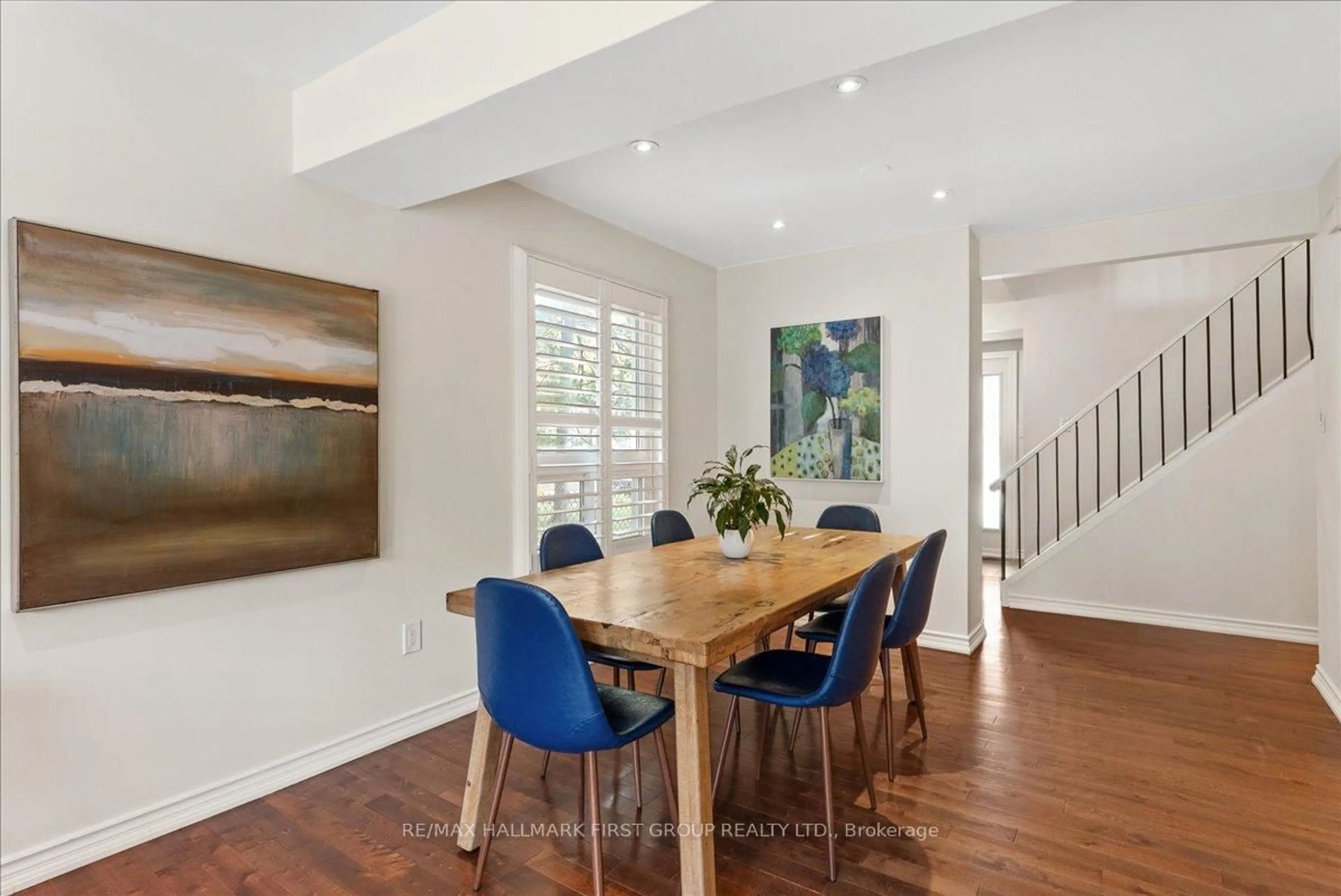Dining room, wood/laminate floor for 1587 Geta Circ, Pickering Ontario L1V 3B5