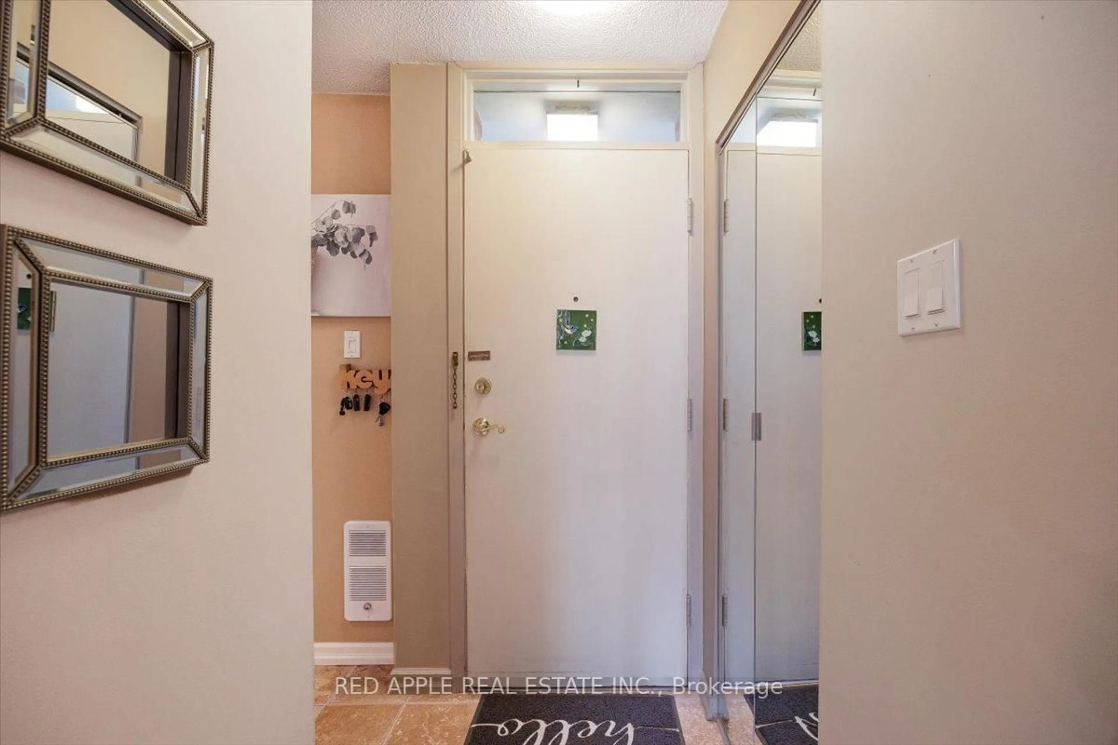 Indoor entryway for 50 Old Kingston Rd #2204, Toronto Ontario M1E 4Y1