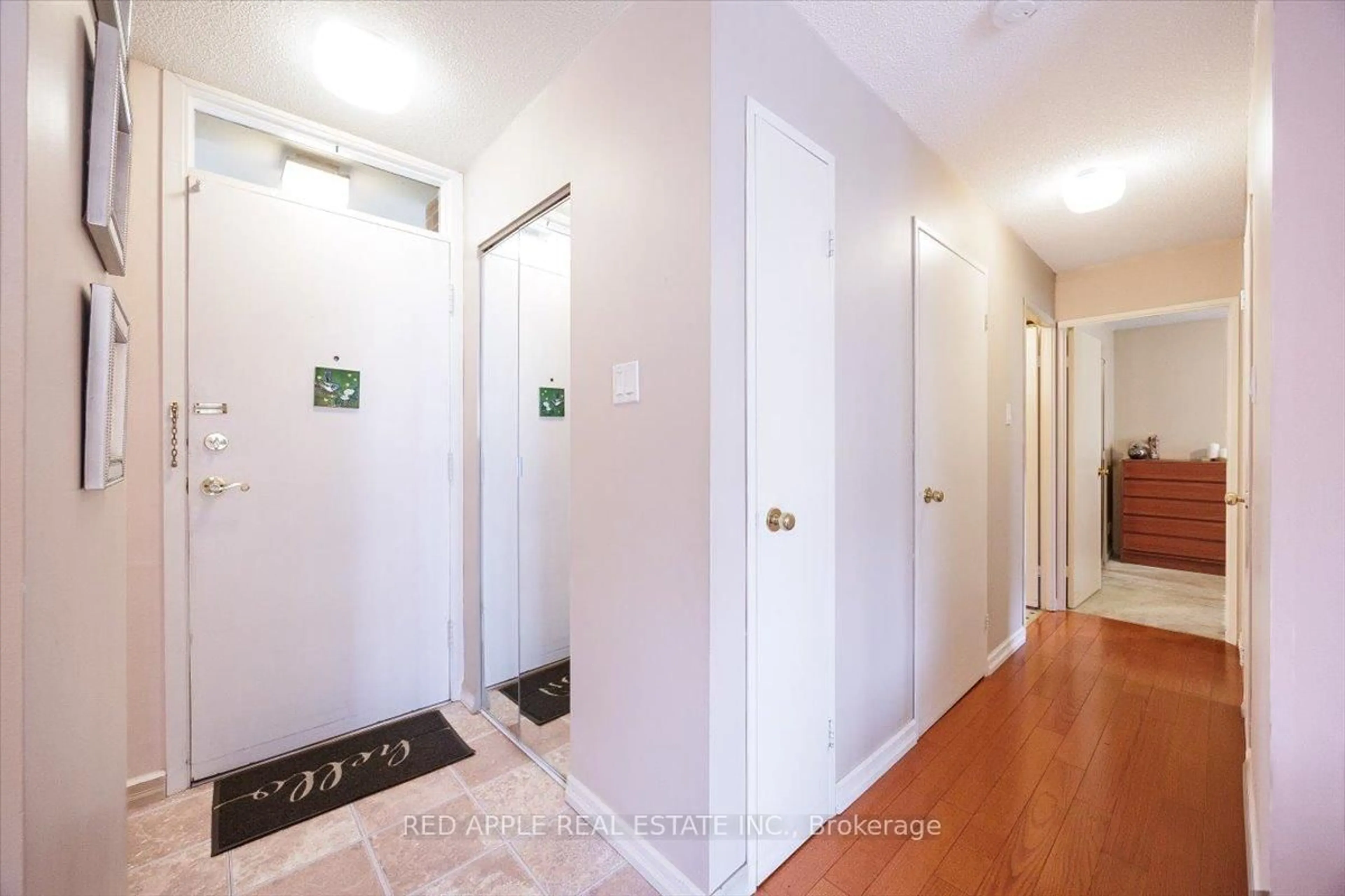 Indoor entryway for 50 Old Kingston Rd #2204, Toronto Ontario M1E 4Y1