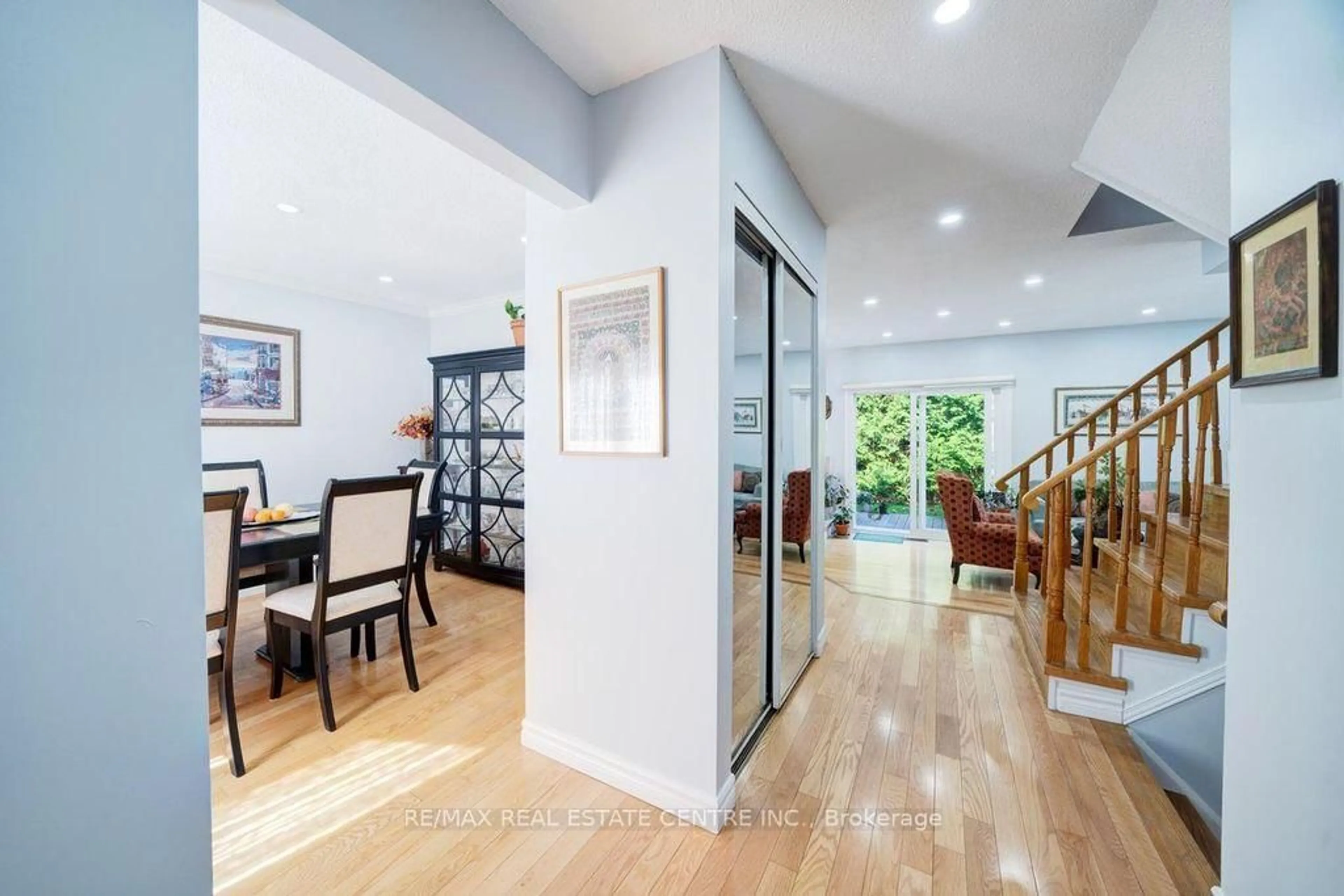 Indoor foyer for 48 Hettersley Dr, Ajax Ontario L1T 1V4
