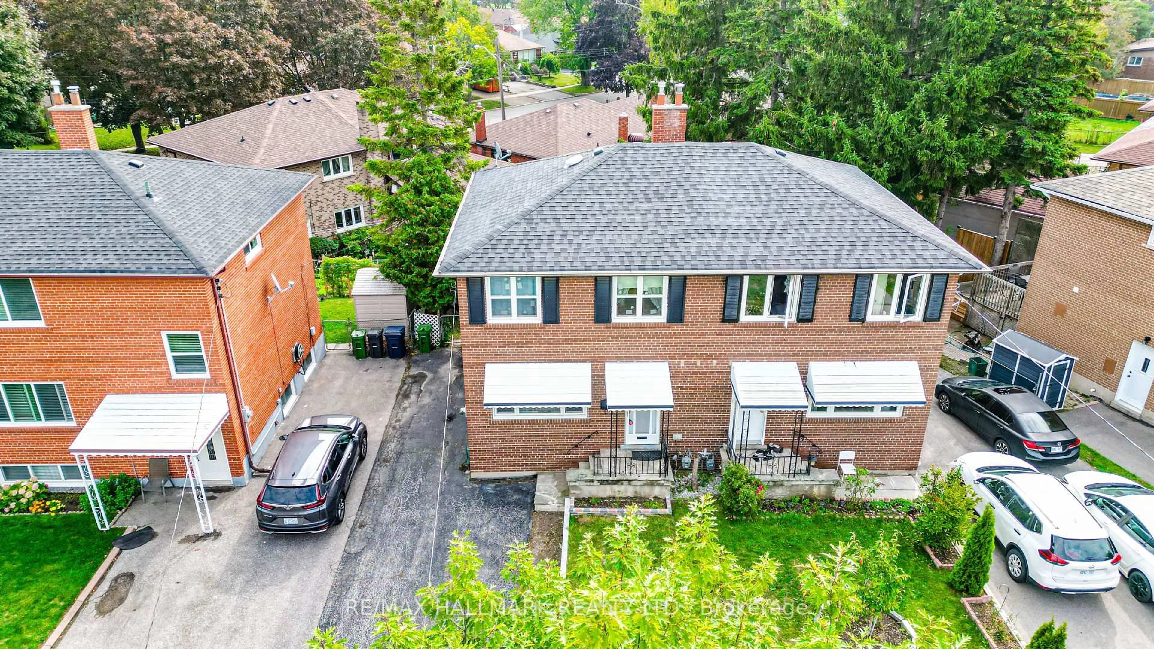 A pic from outside/outdoor area/front of a property/back of a property/a pic from drone, street for 131 Painted Post Dr, Toronto Ontario M1H 1T6