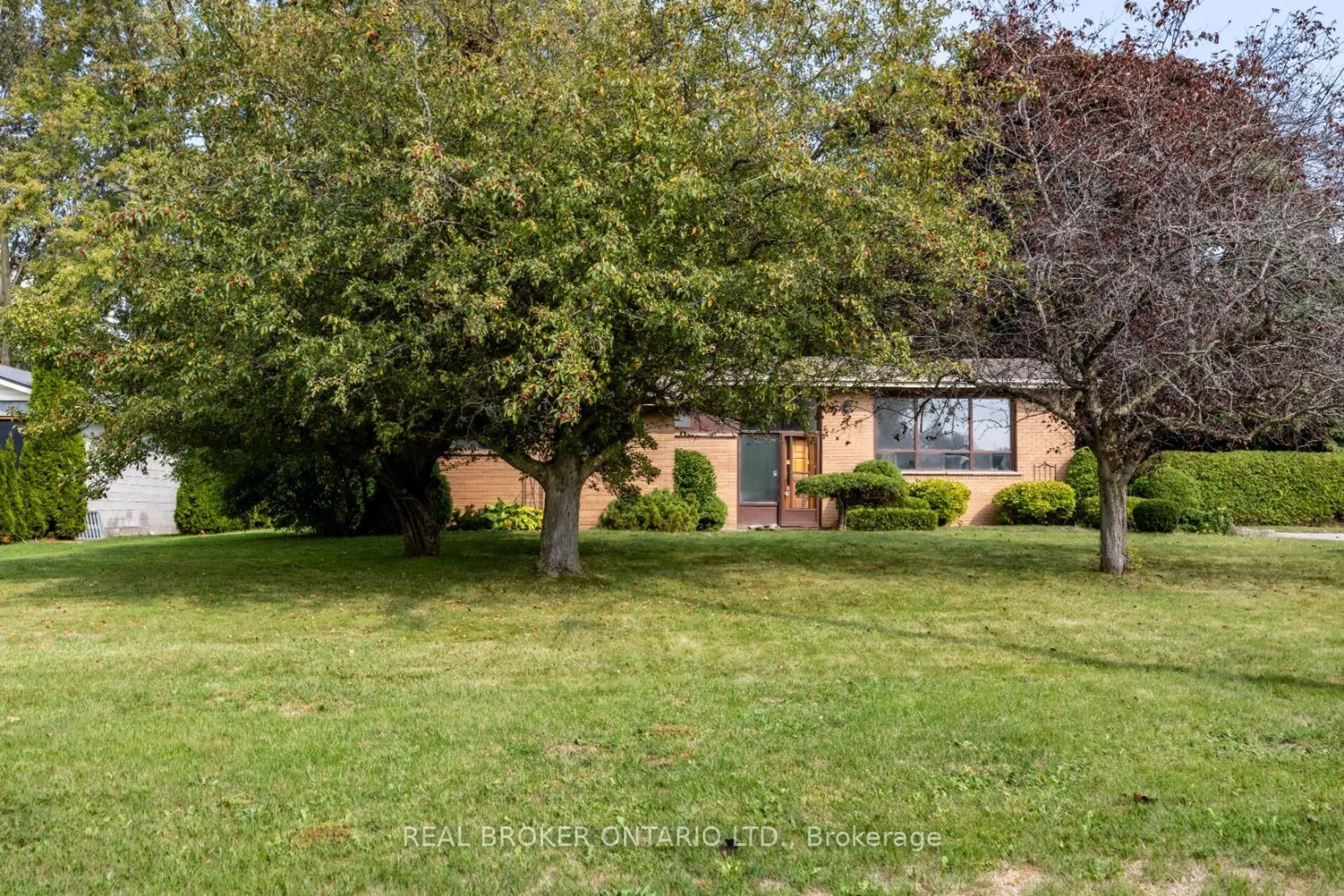 A pic from outside/outdoor area/front of a property/back of a property/a pic from drone, street for 17 Jane Ave, Clarington Ontario L1E 2H9