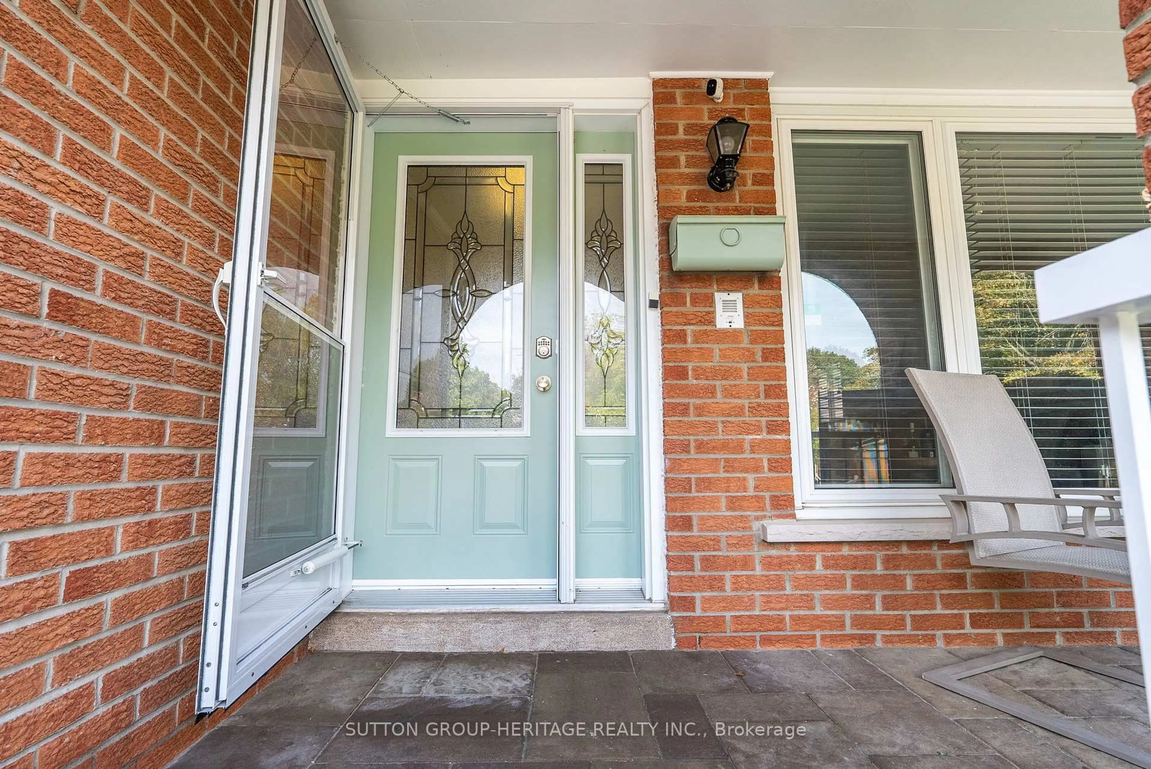 Indoor entryway for 1471 Fieldlight Blvd, Pickering Ontario L1V 2S3