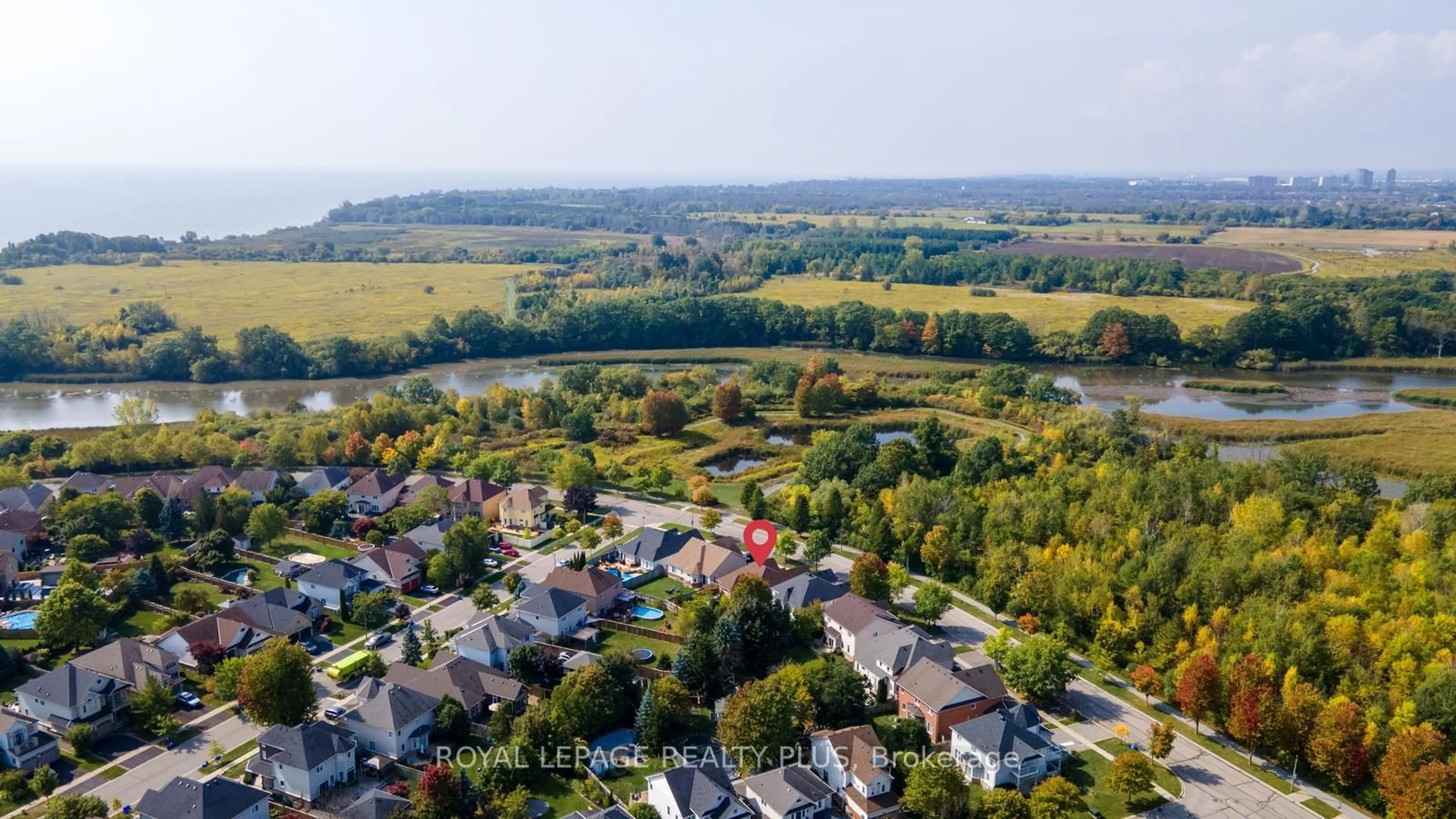 A pic from outside/outdoor area/front of a property/back of a property/a pic from drone, water/lake/river/ocean view for 243 Whitby Shores Greenway, Whitby Ontario L1N 9N9