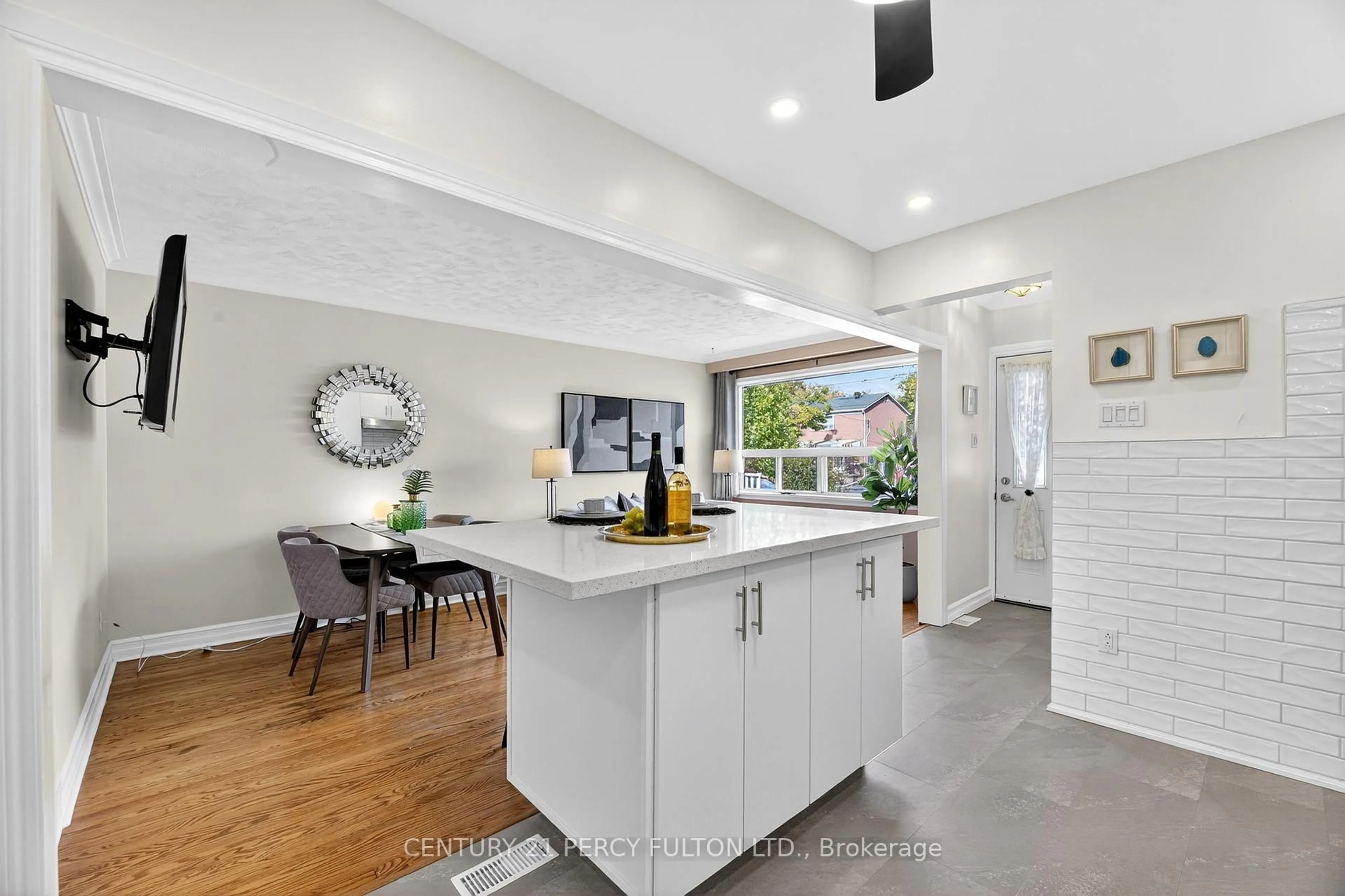 Open concept kitchen, ceramic/tile floor for 98 Granger Ave, Toronto Ontario M1K 3L3