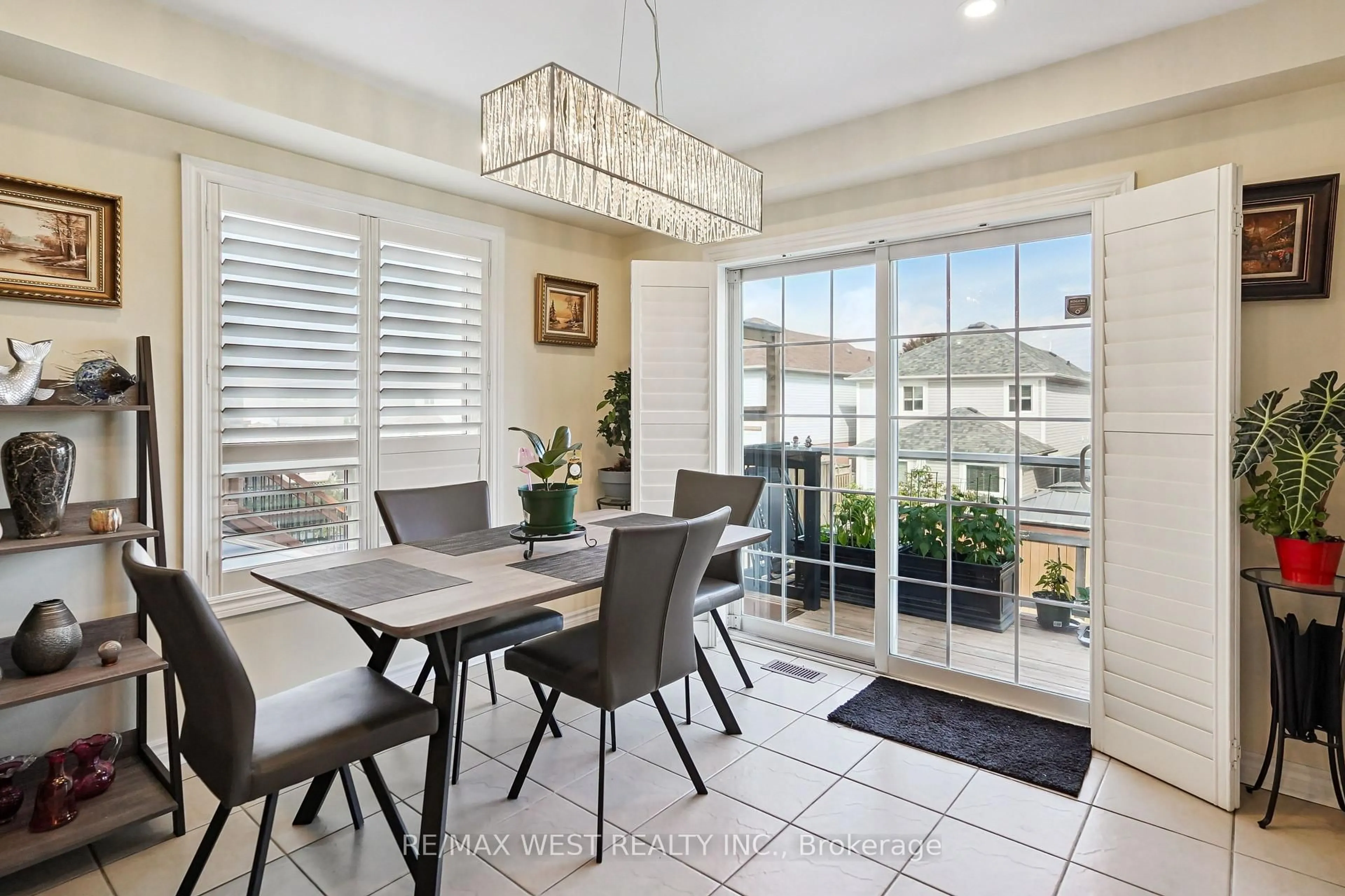 Dining room, ceramic/tile floor for 196 Millburn Dr, Clarington Ontario L1C 5M1