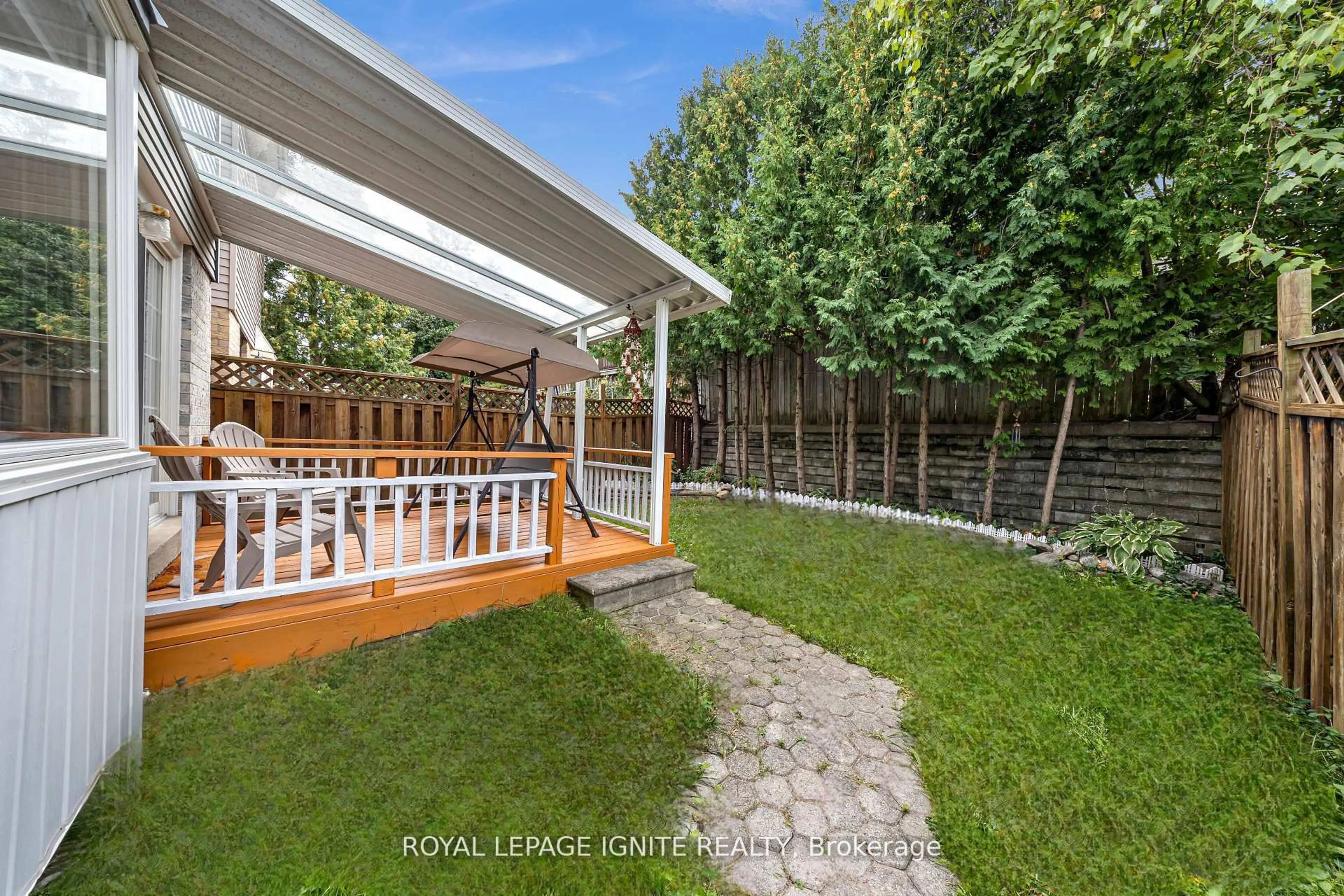Patio, street for 2156 Duberry Dr, Pickering Ontario L1X 2A5