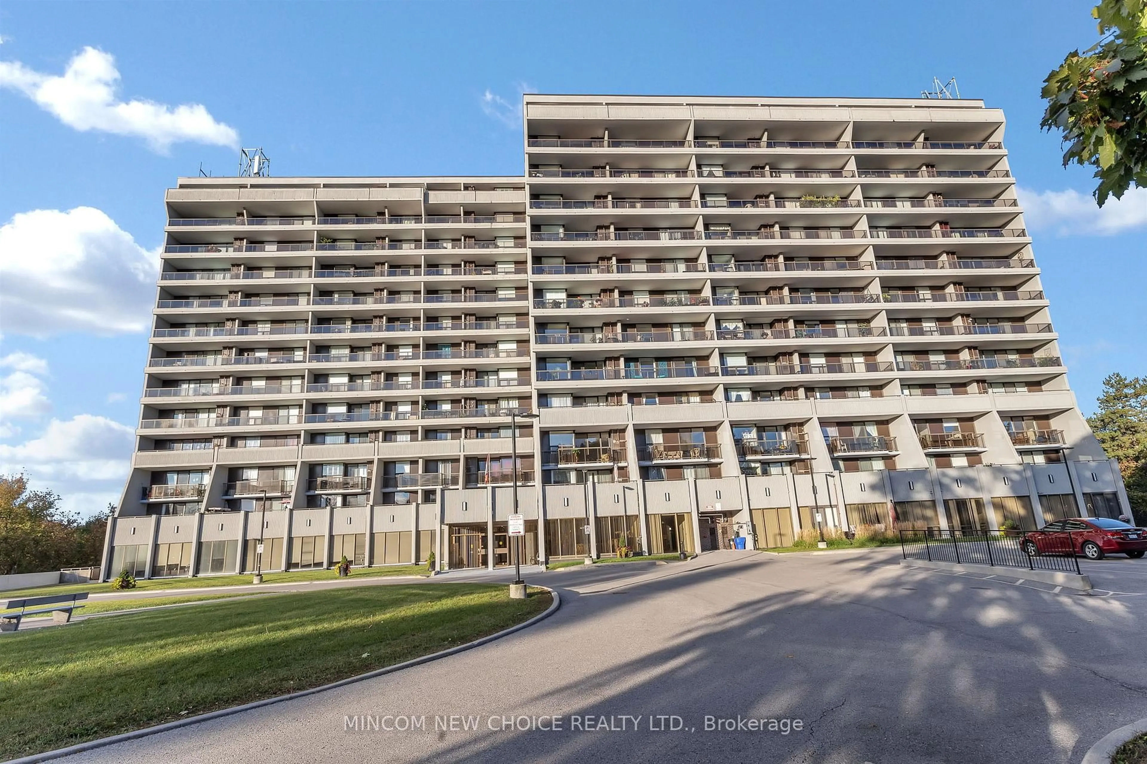 Unknown for 92 Church St #411, Ajax Ontario L1S 6B4