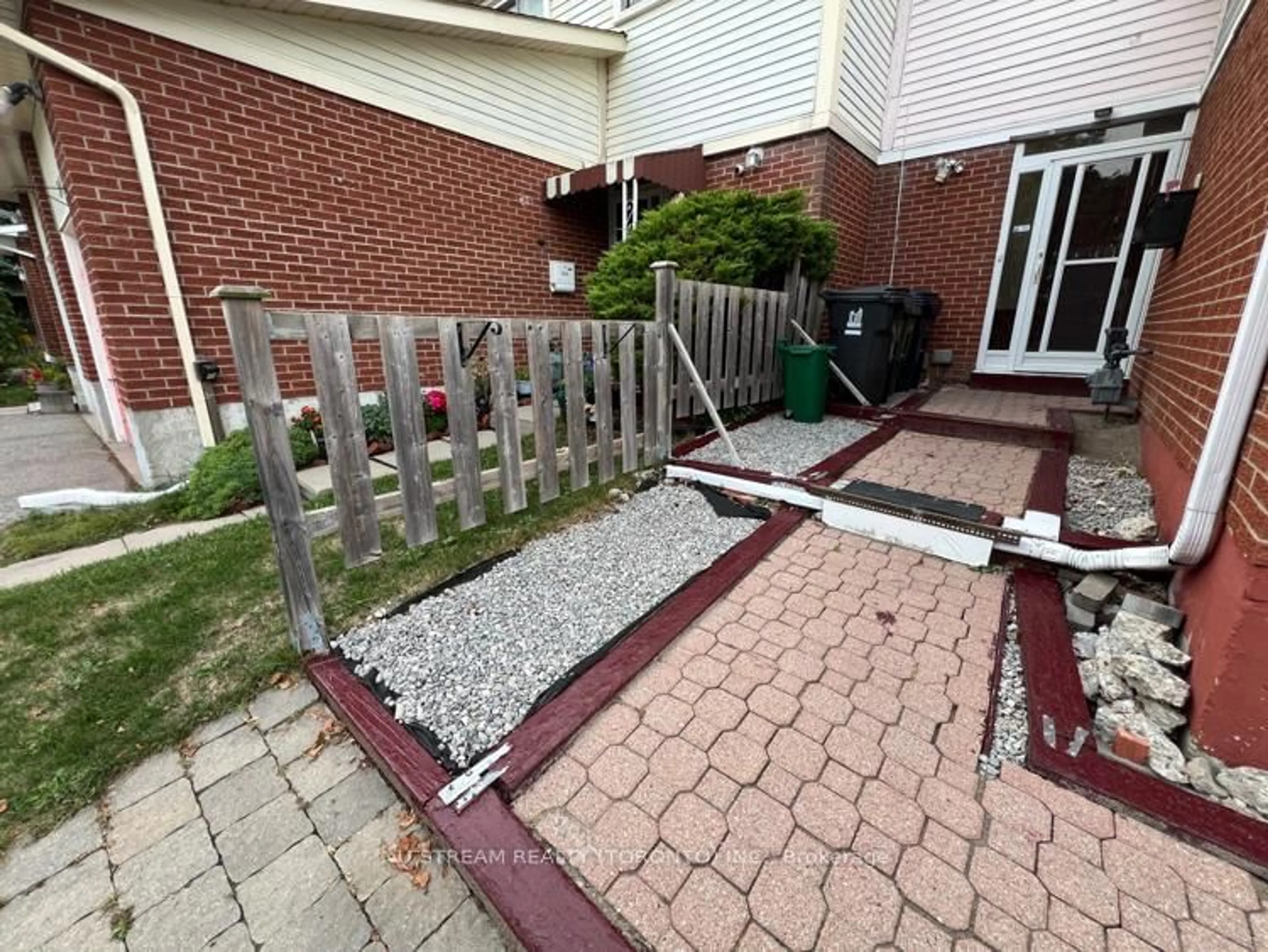 Patio, street for 164 Quantrell Tr, Toronto Ontario M1B 1L8