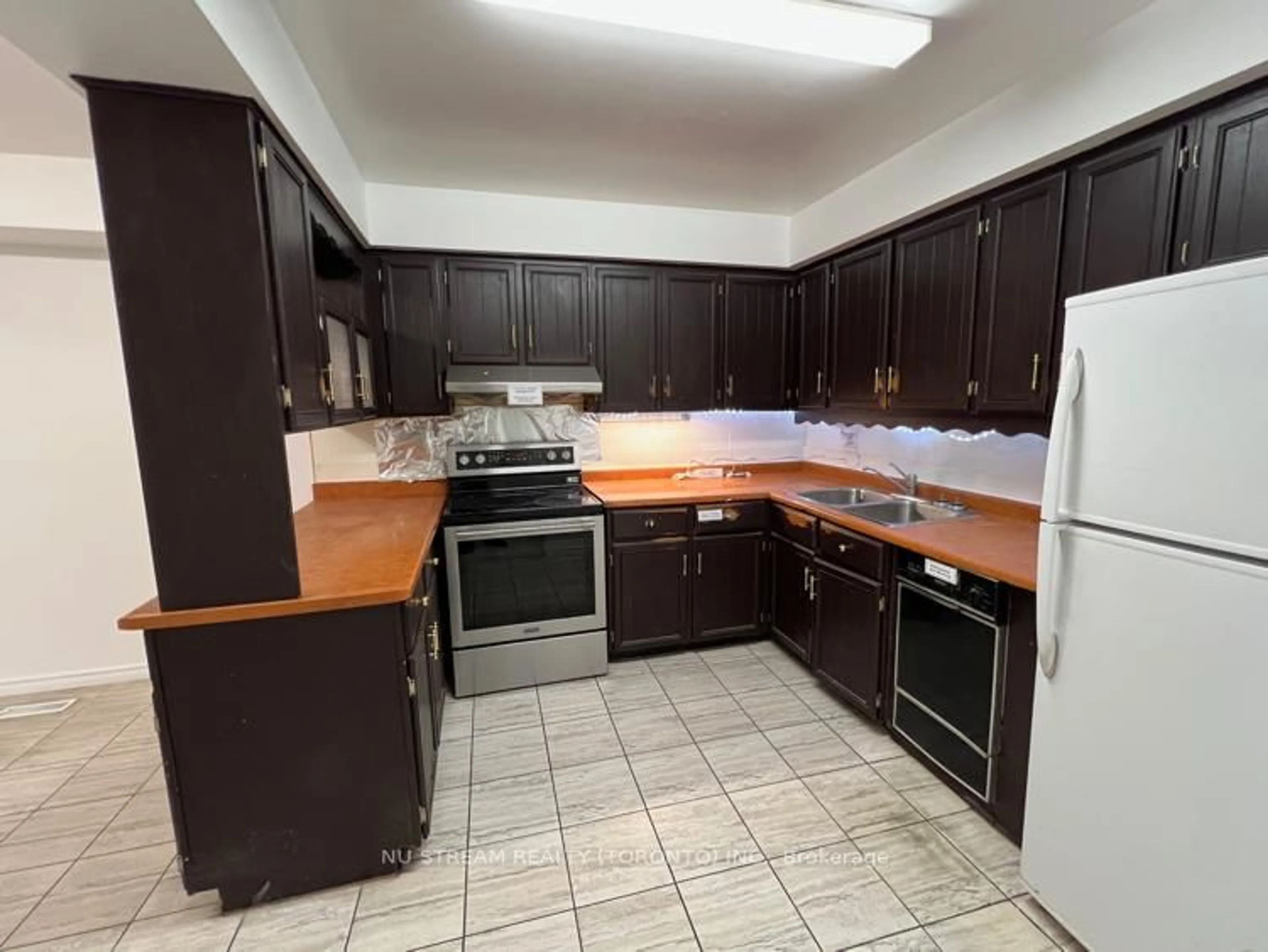 Standard kitchen, unknown for 164 Quantrell Tr, Toronto Ontario M1B 1L8