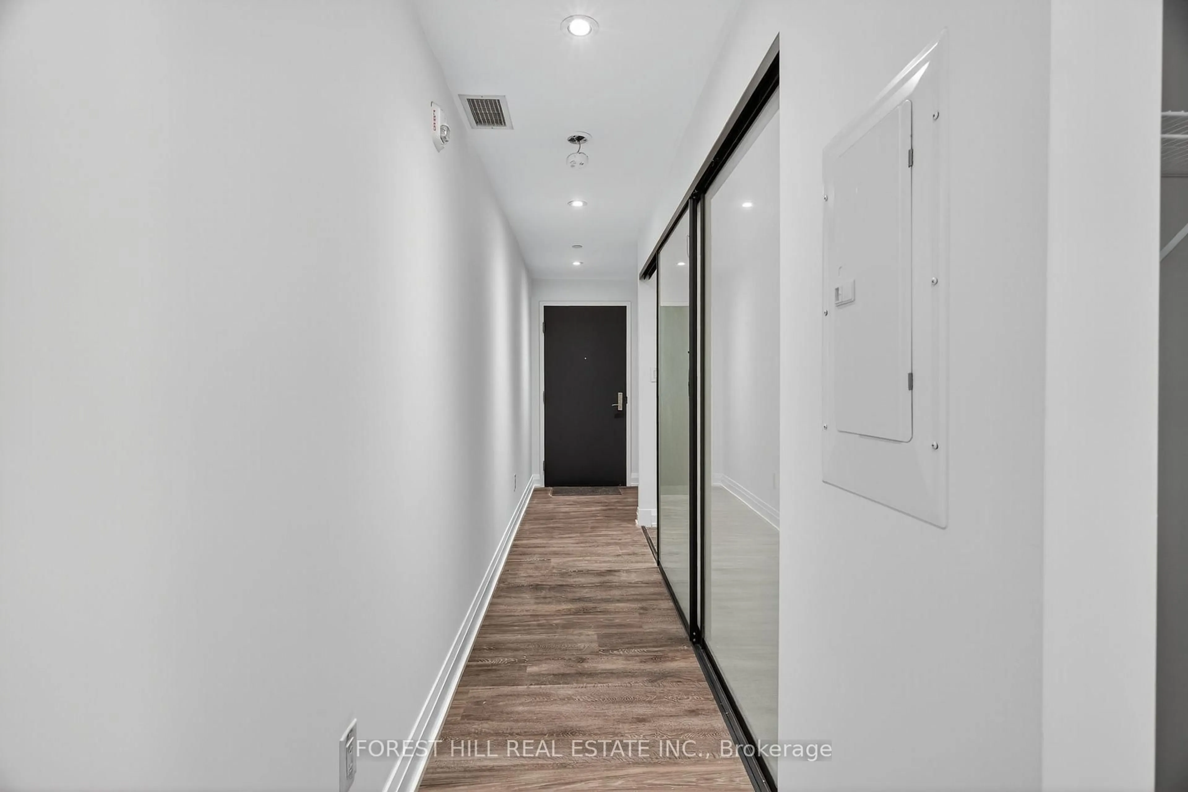 Indoor foyer for 200 Woodbine Ave #402, Toronto Ontario M4L 3P2