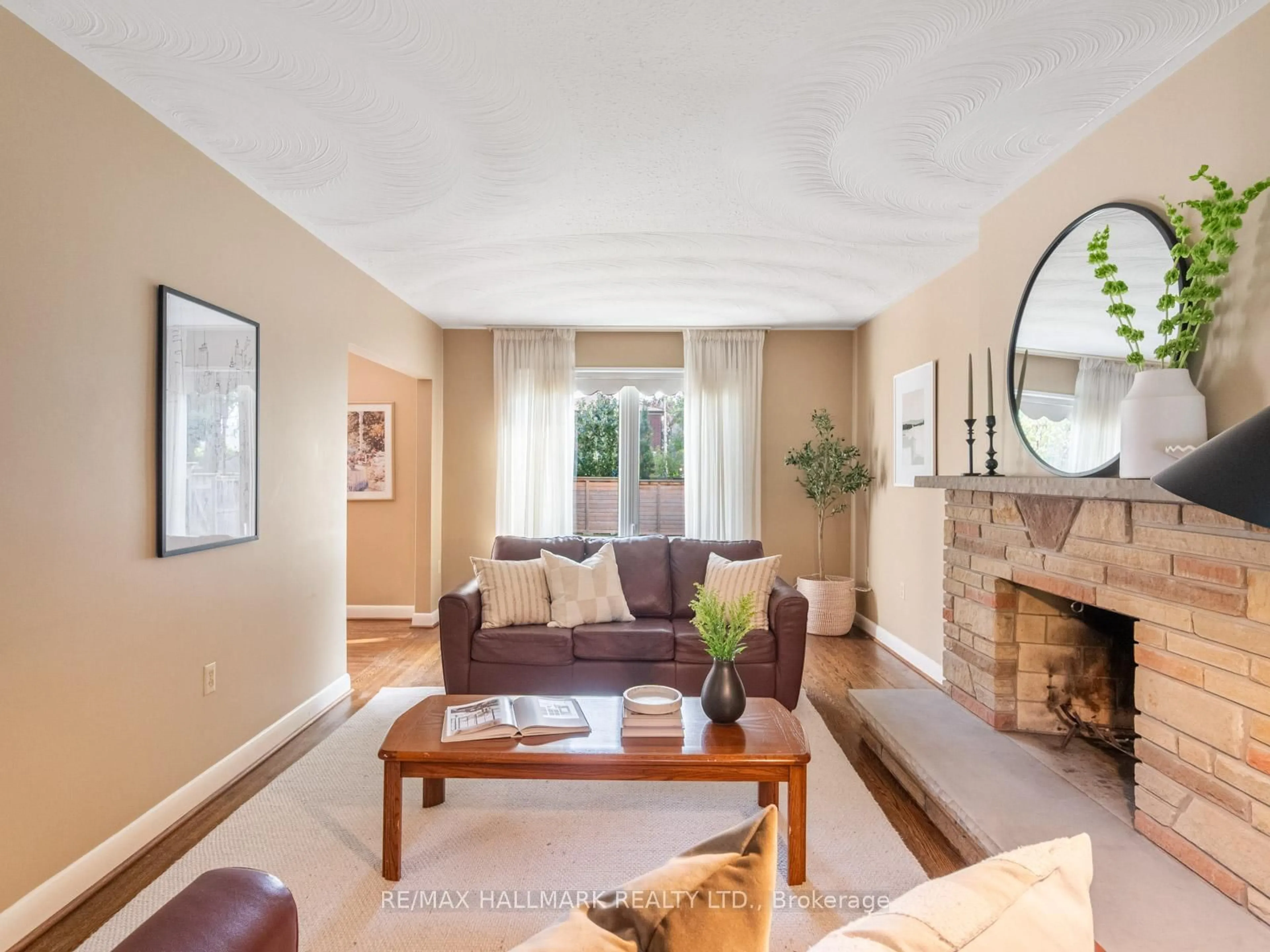 Living room with furniture, unknown for 139 Floyd Ave, Toronto Ontario M4K 2B6