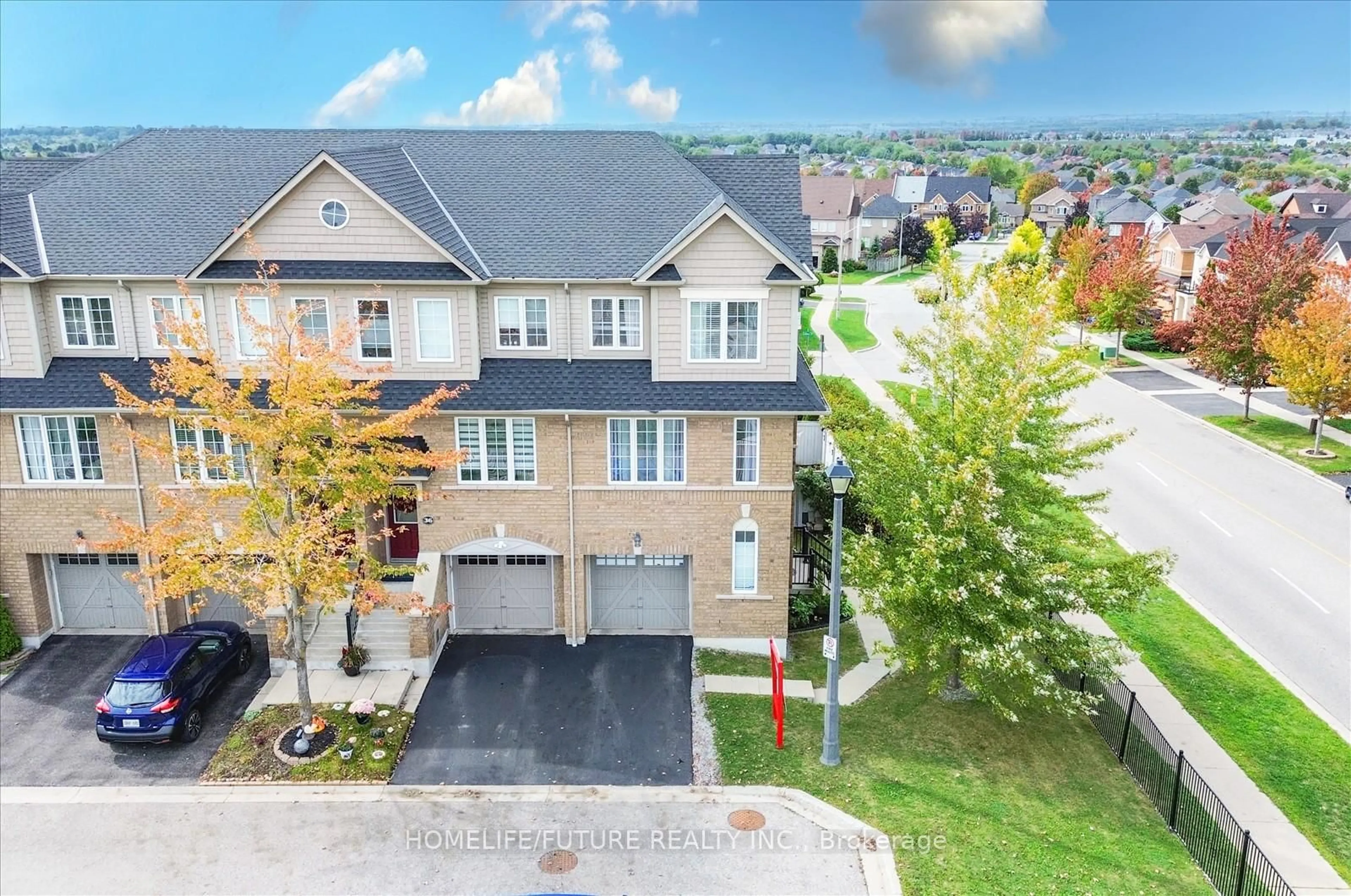 A pic from outside/outdoor area/front of a property/back of a property/a pic from drone, street for 38 Lavan Lane, Ajax Ontario L1T 0H1