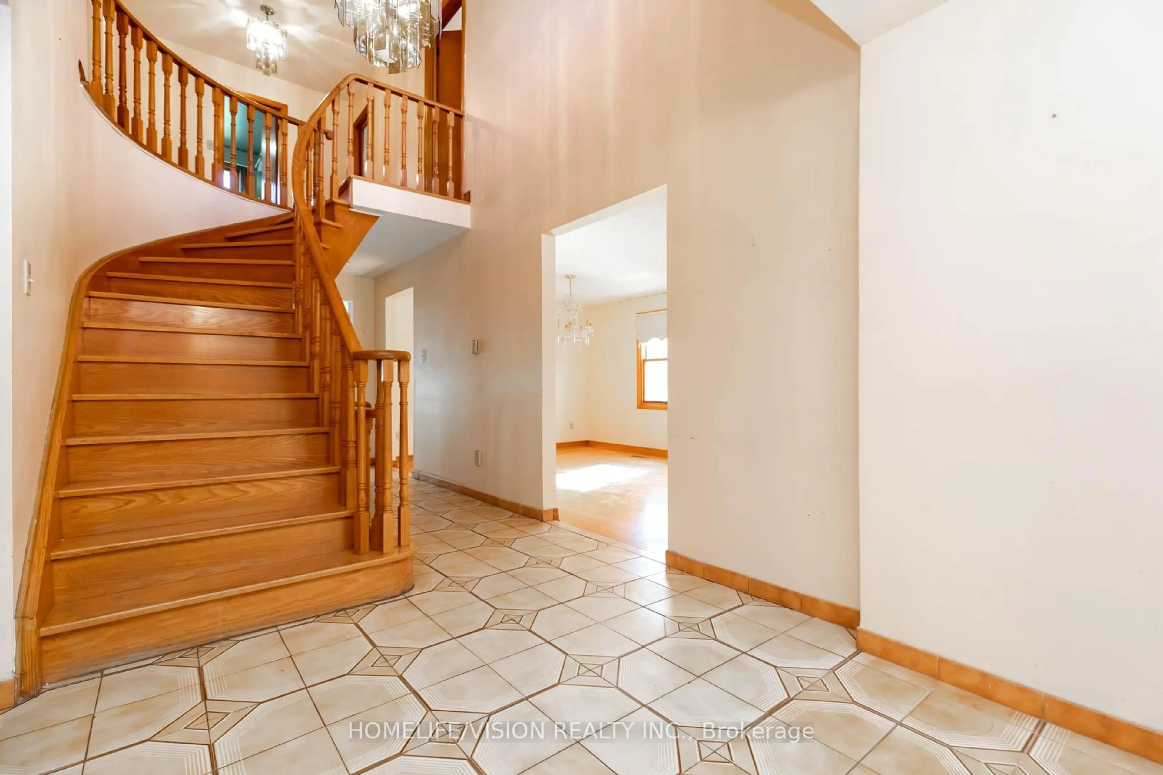Indoor foyer for 3 Kenfin Ave, Toronto Ontario M1S 4E8