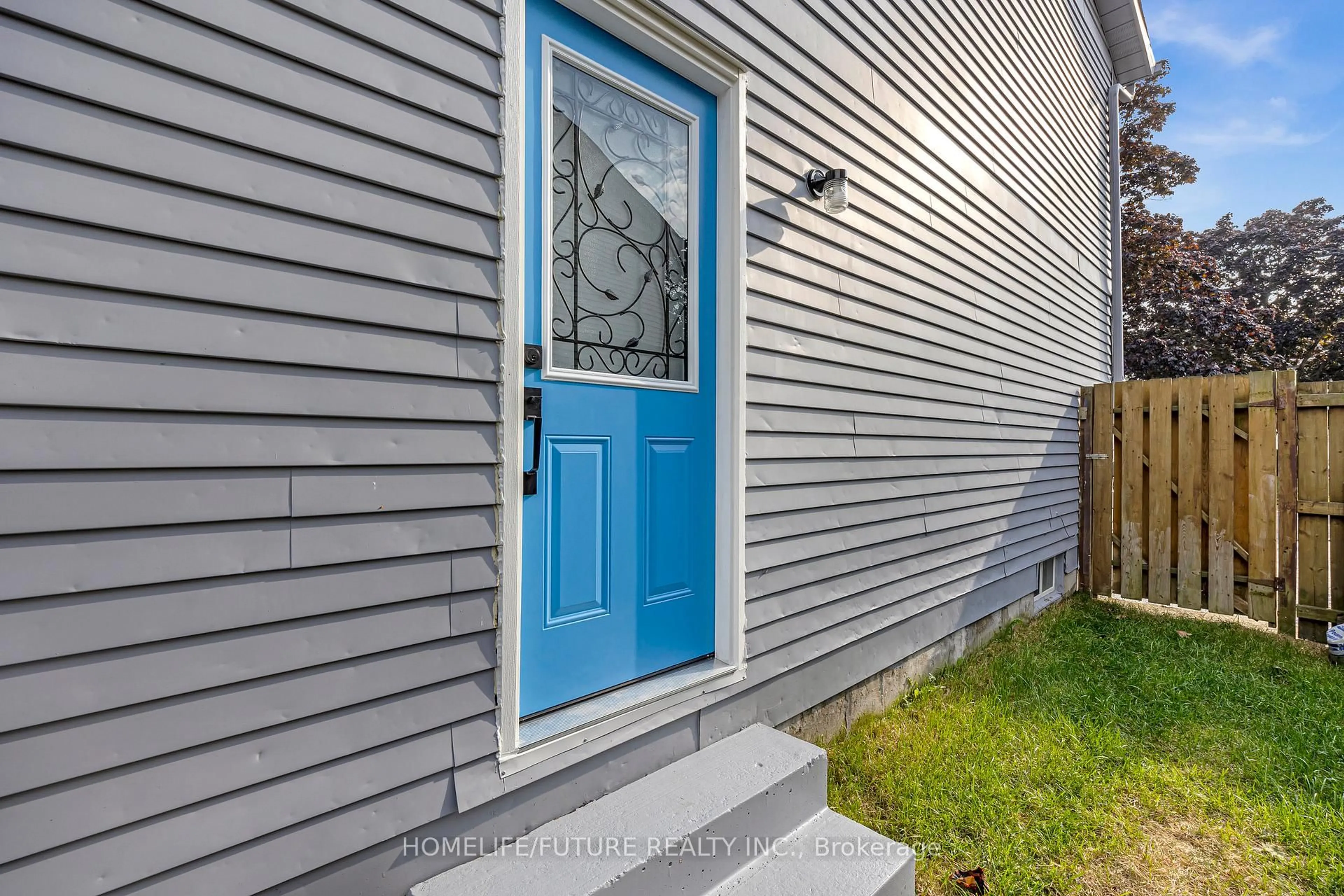 Home with vinyl exterior material, street for 315 Limerick St, Oshawa Ontario L1J 6K8