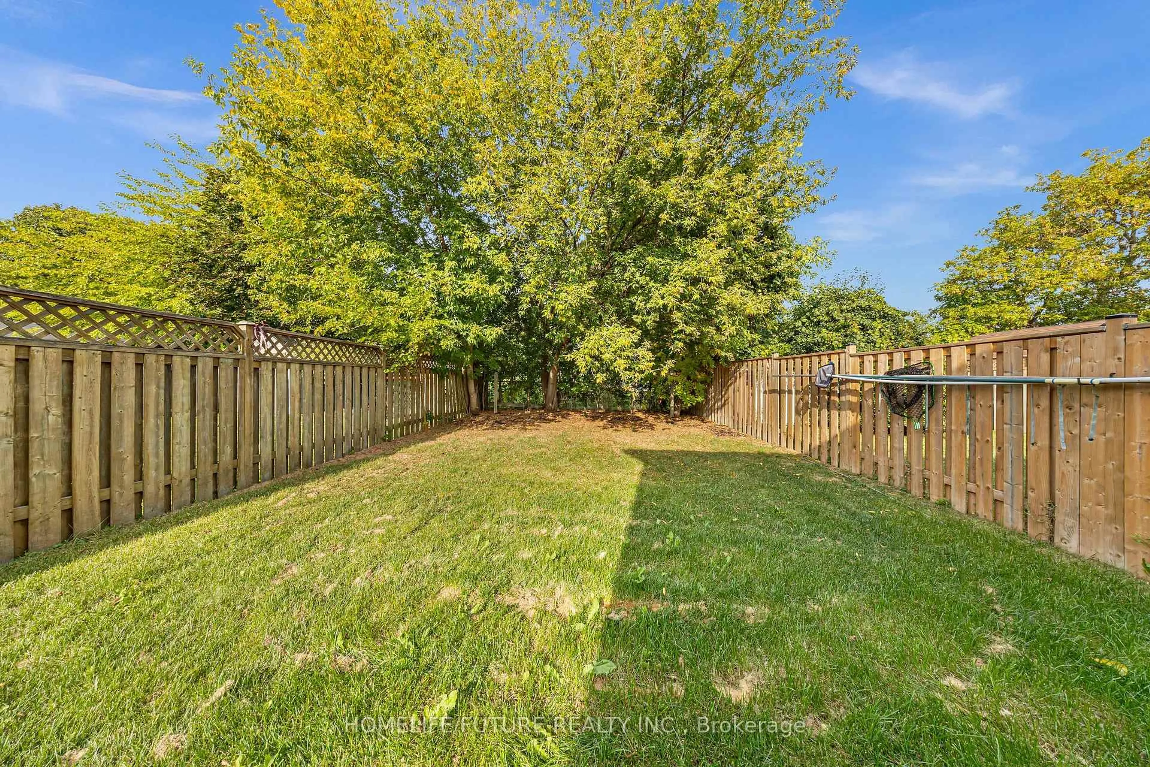 Patio, unknown for 315 Limerick St, Oshawa Ontario L1J 6K8