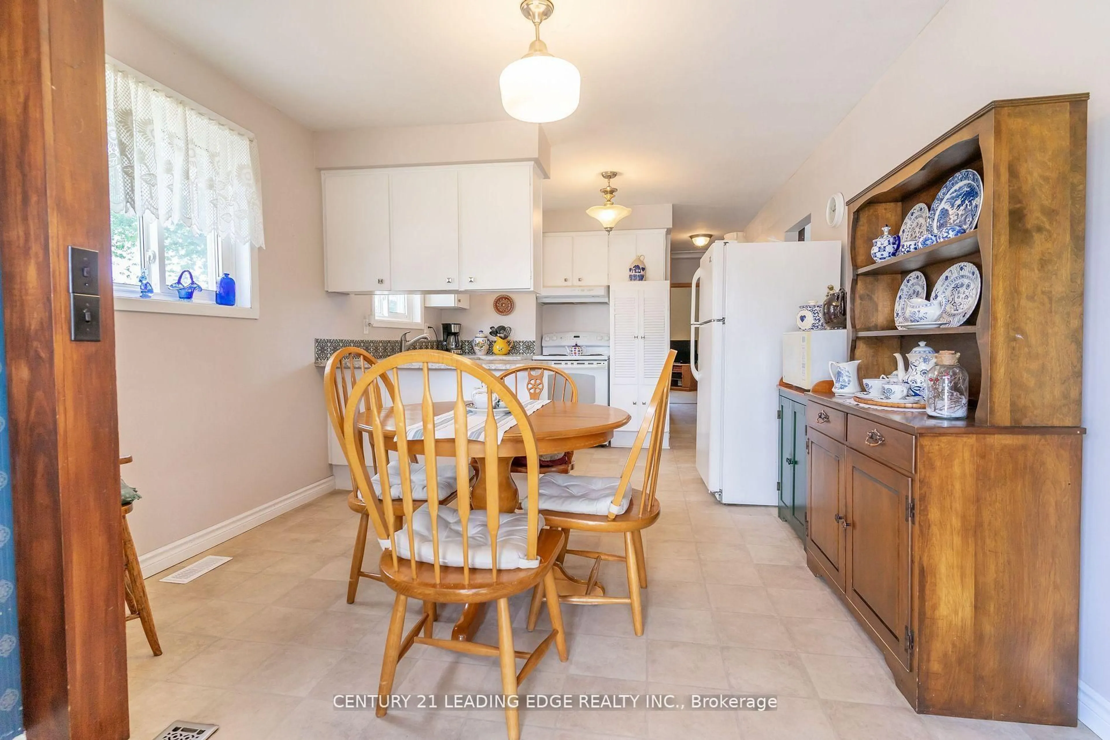 Standard kitchen, unknown for 529 Carman Crt, Oshawa Ontario L1H 6K5