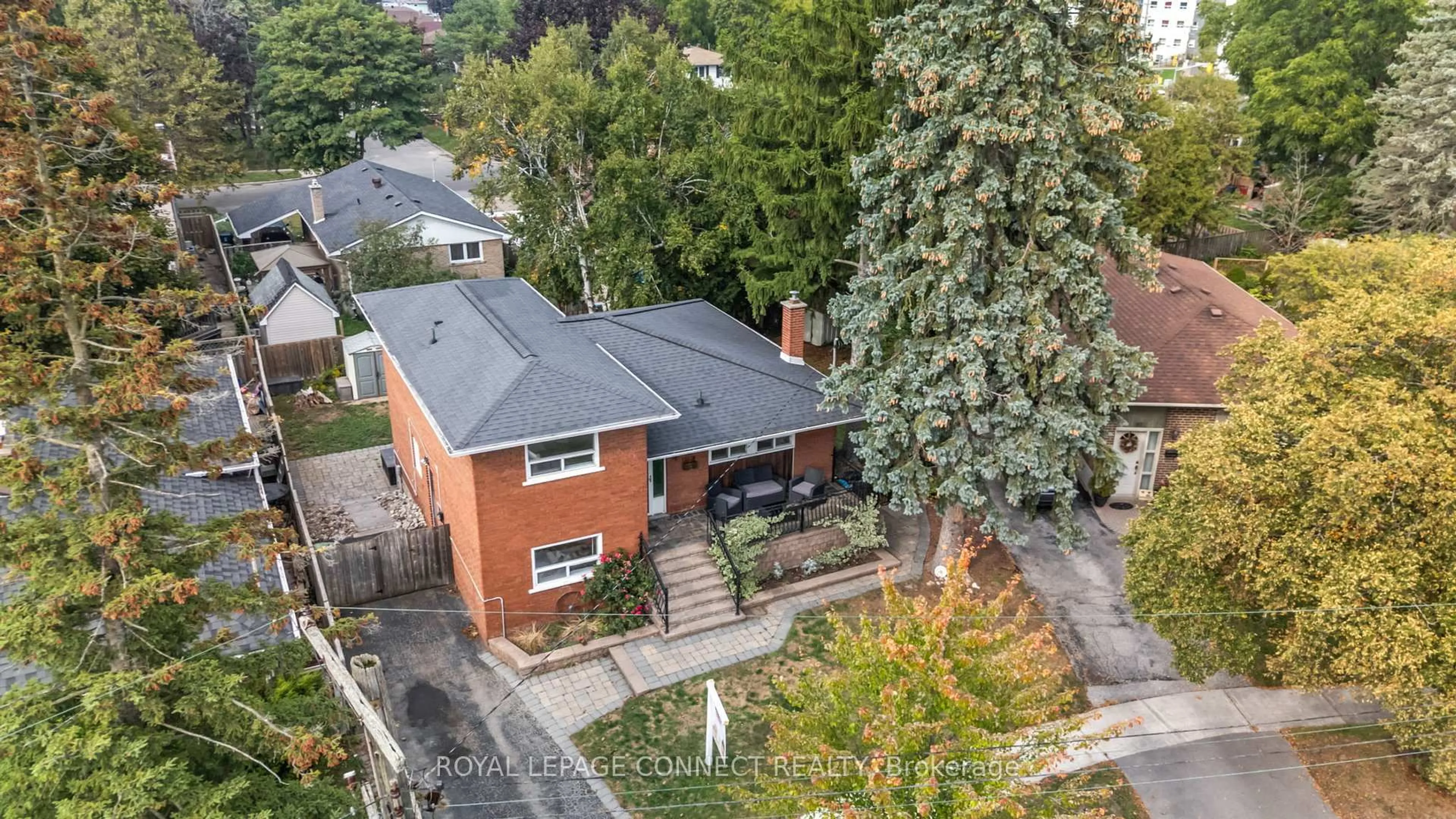 A pic from outside/outdoor area/front of a property/back of a property/a pic from drone, street for 38 Limevale Cres, Toronto Ontario M1E 2K7