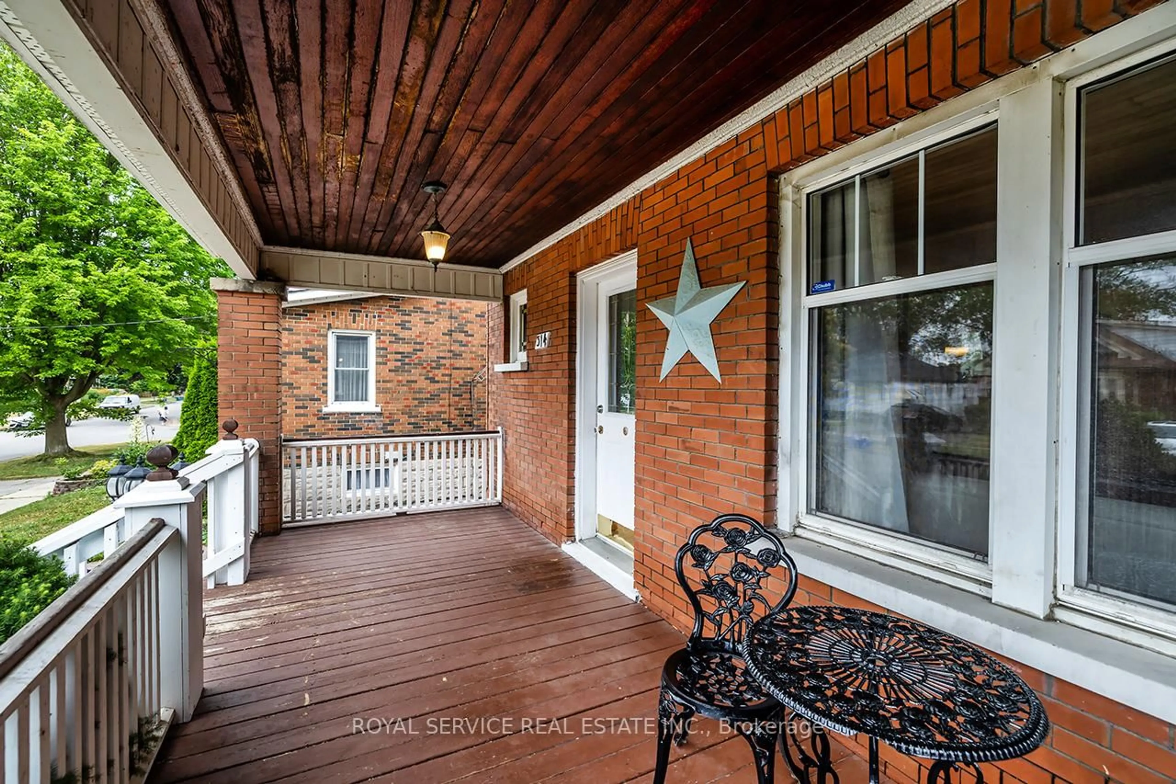 Unknown for 314 Gliddon Ave, Oshawa Ontario L1H 1Z4