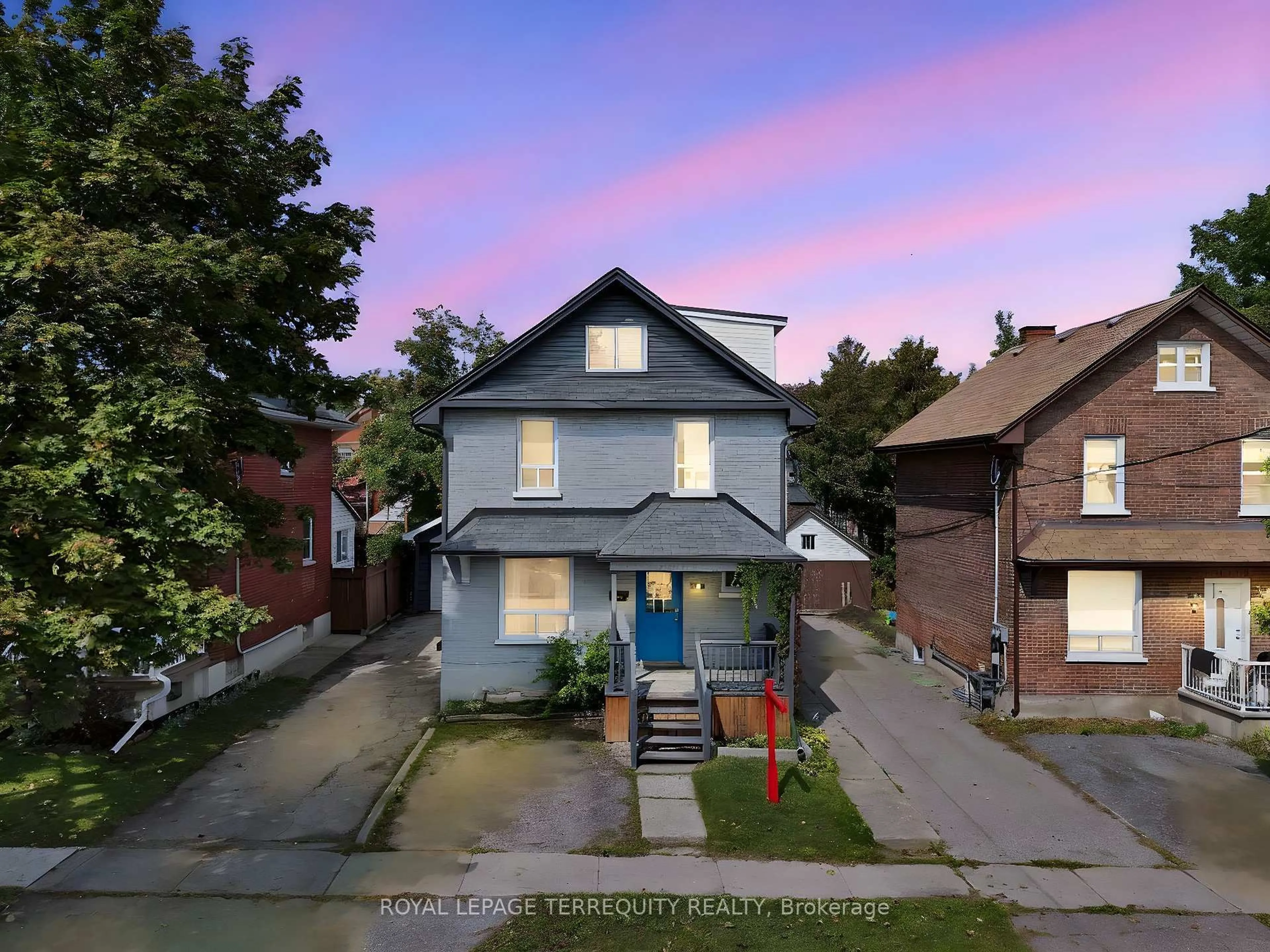 A pic from outside/outdoor area/front of a property/back of a property/a pic from drone, street for 246 Bruce St, Oshawa Ontario L1H 1R5