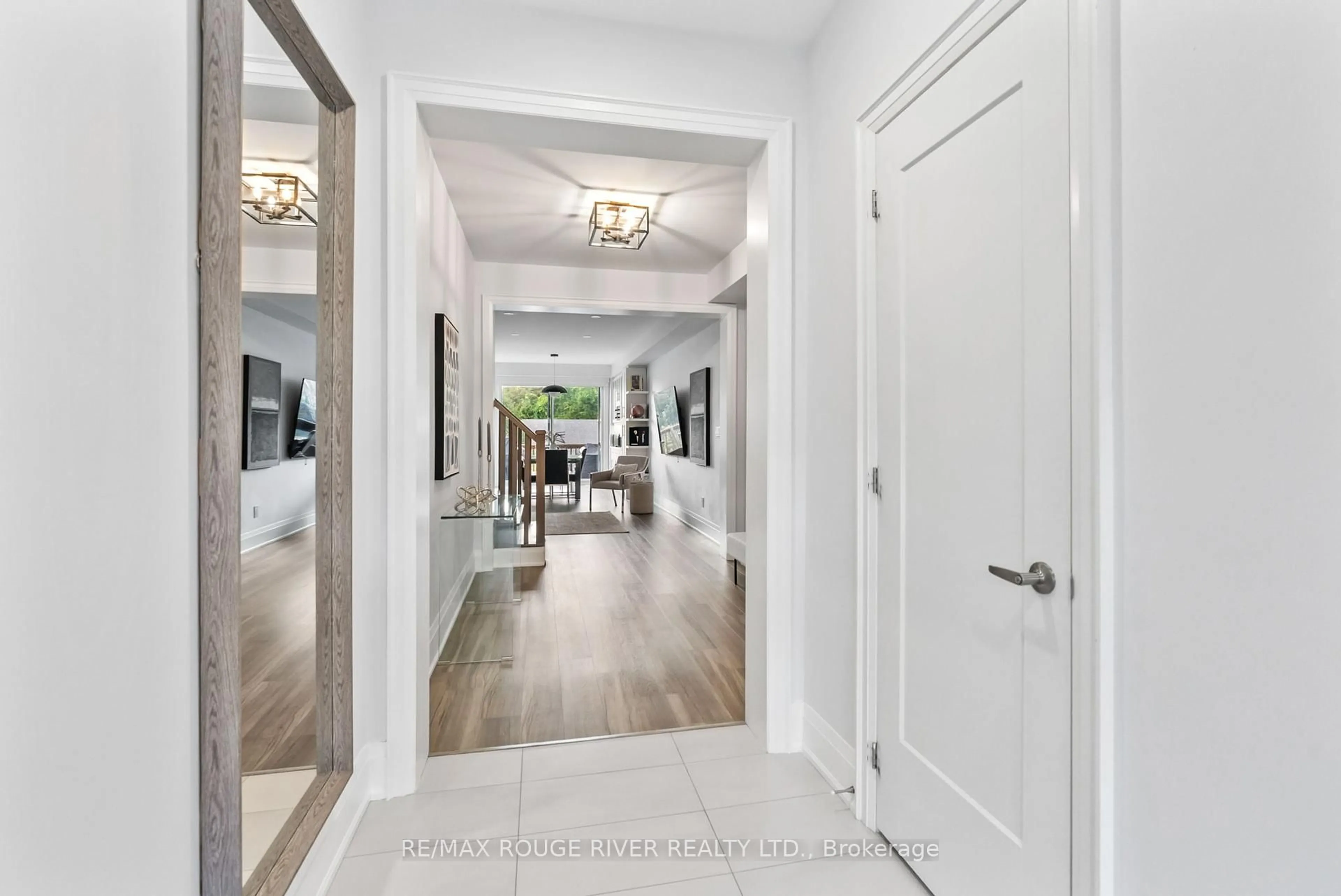 Indoor entryway for 67 Pine Gate Pl, Whitby Ontario L1R 0S2