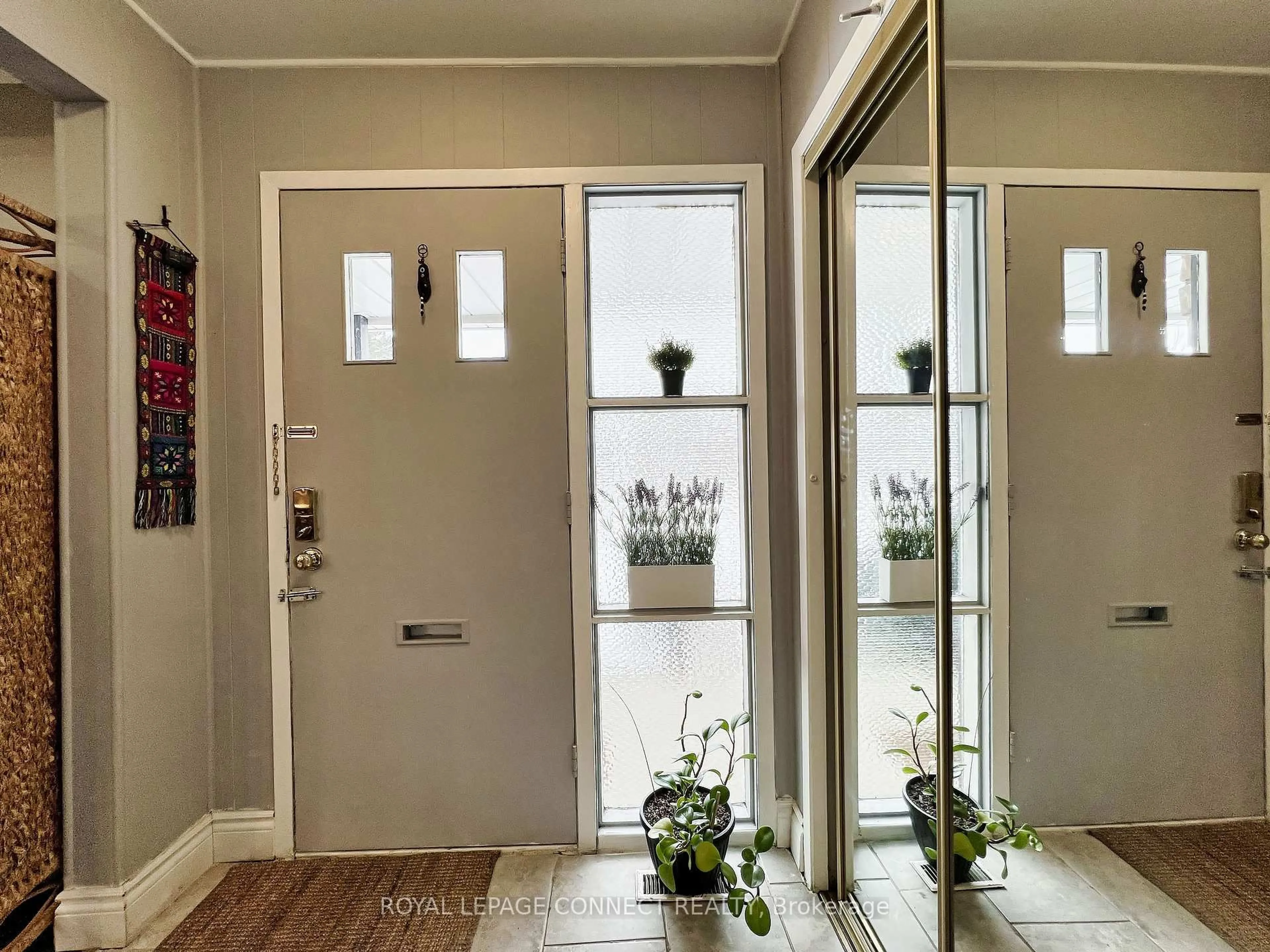 Indoor entryway for 24 Lalton Pl, Toronto Ontario M1E 1T4