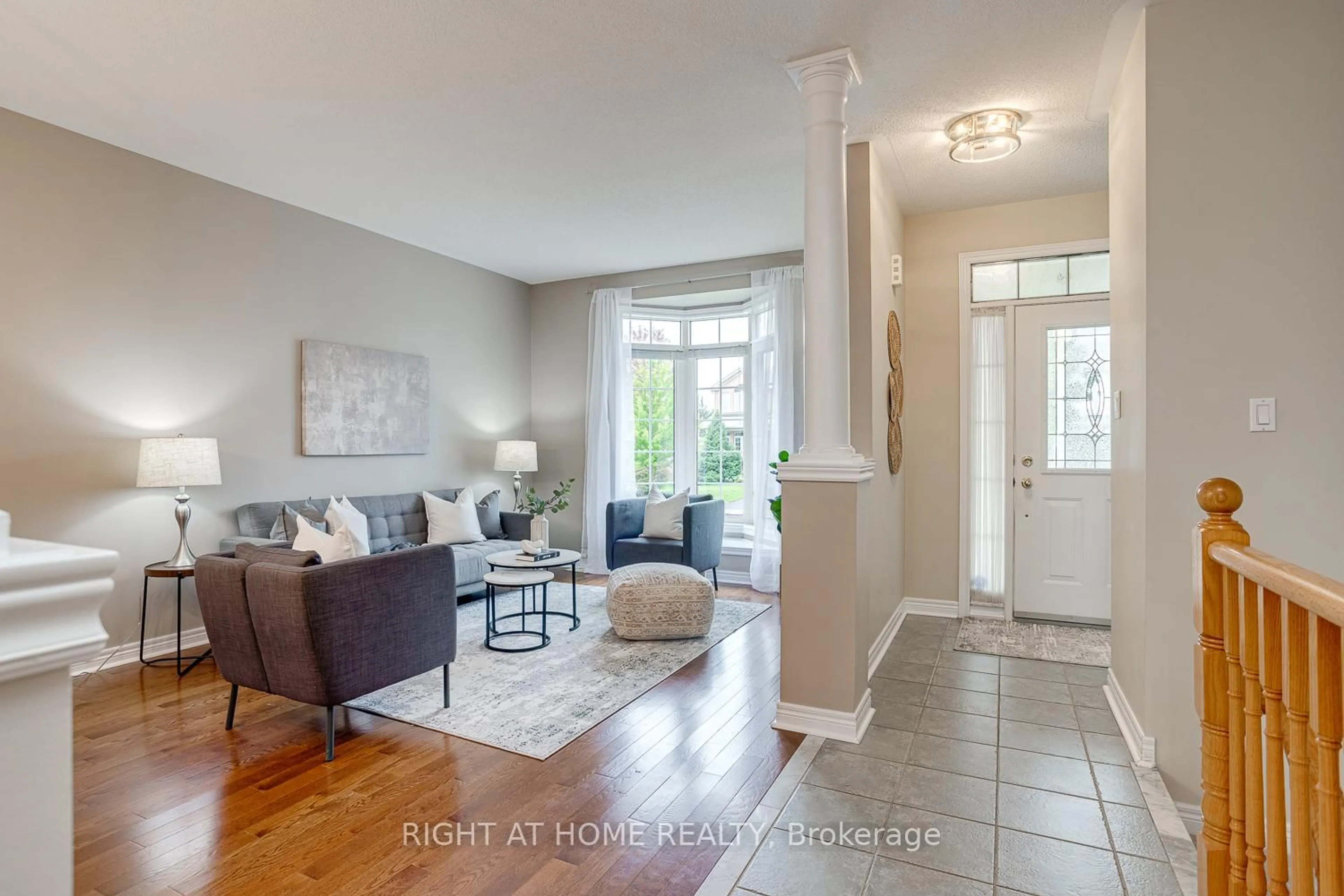 Indoor entryway for 100 Earl Cuddie Blvd, Scugog Ontario L9L 1T3