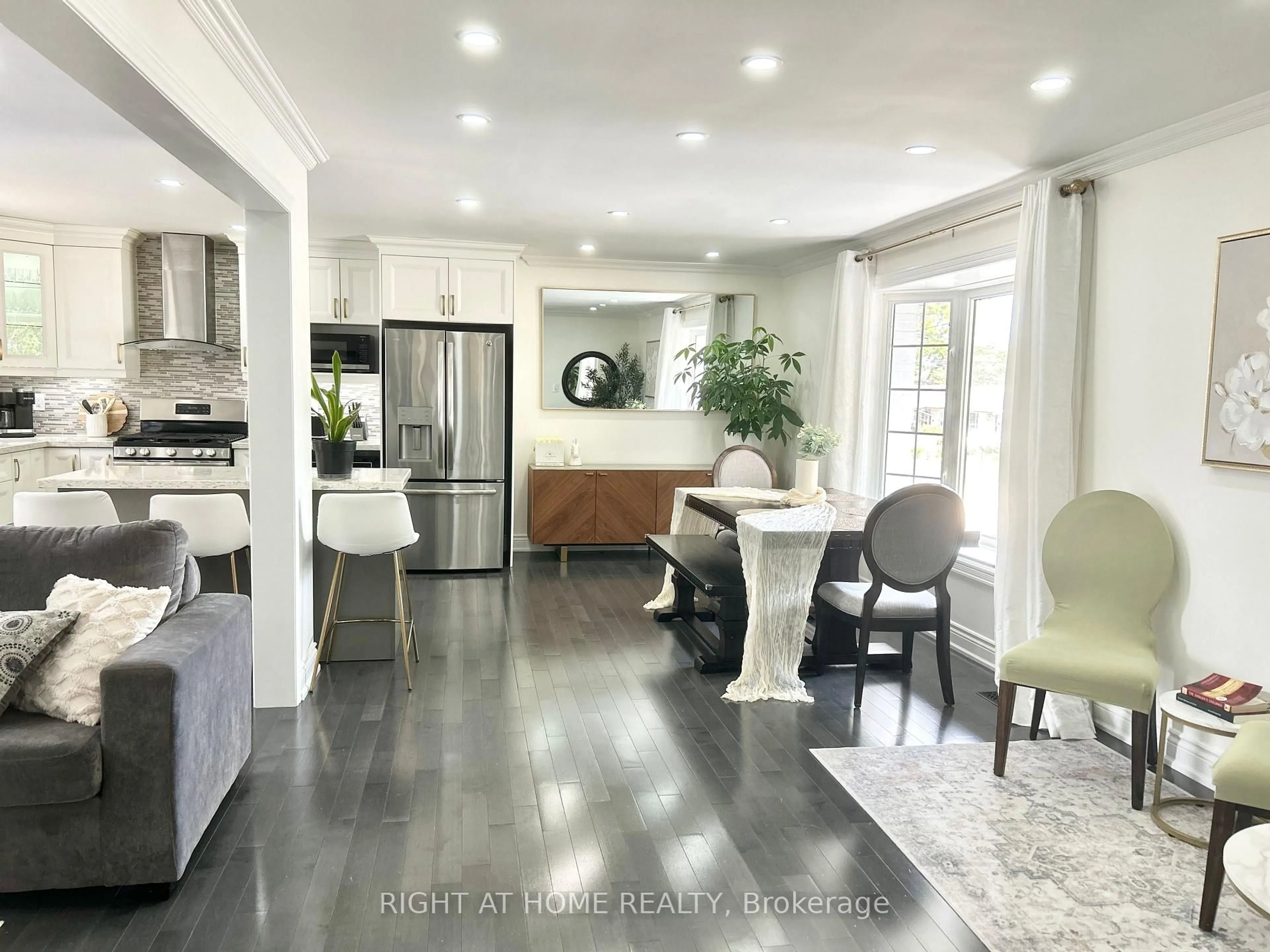 Open concept kitchen, unknown for 808 Sanok Dr, Pickering Ontario L1W 2P9