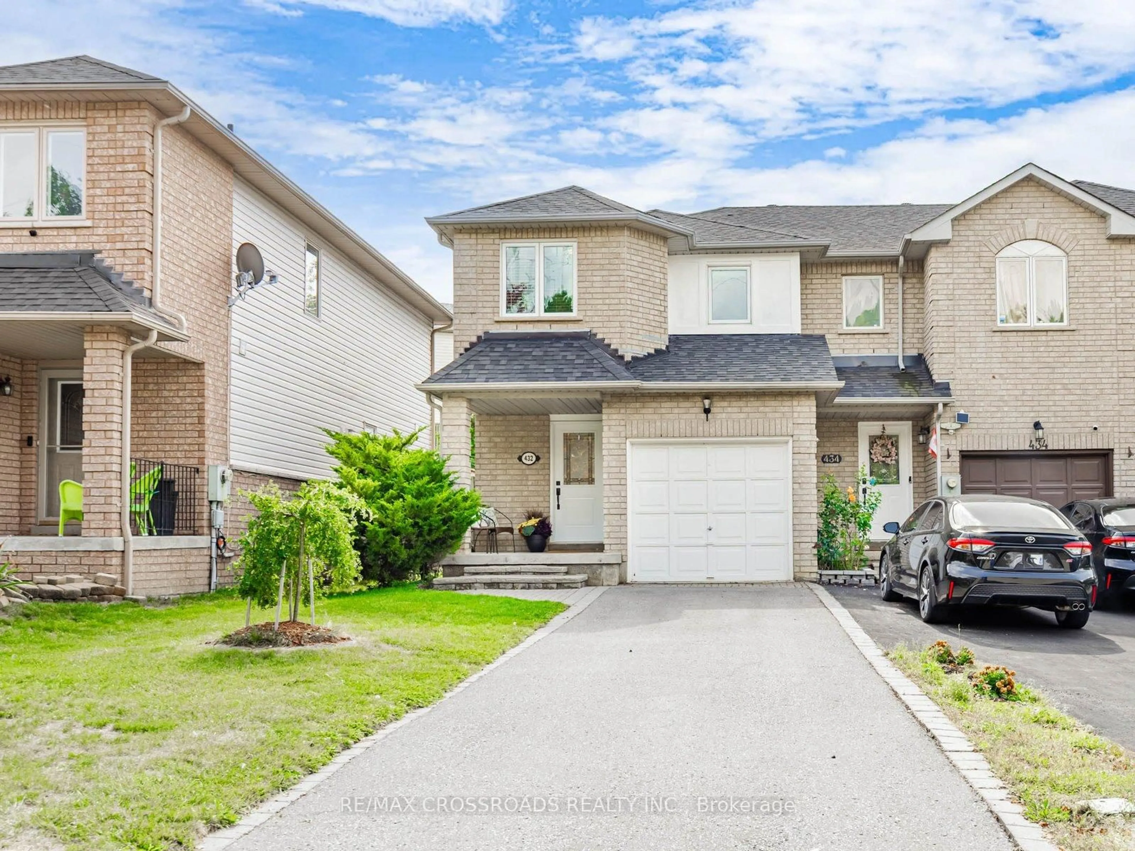 Home with brick exterior material, street for 432 Sparrow Circ, Pickering Ontario L1V 7E7