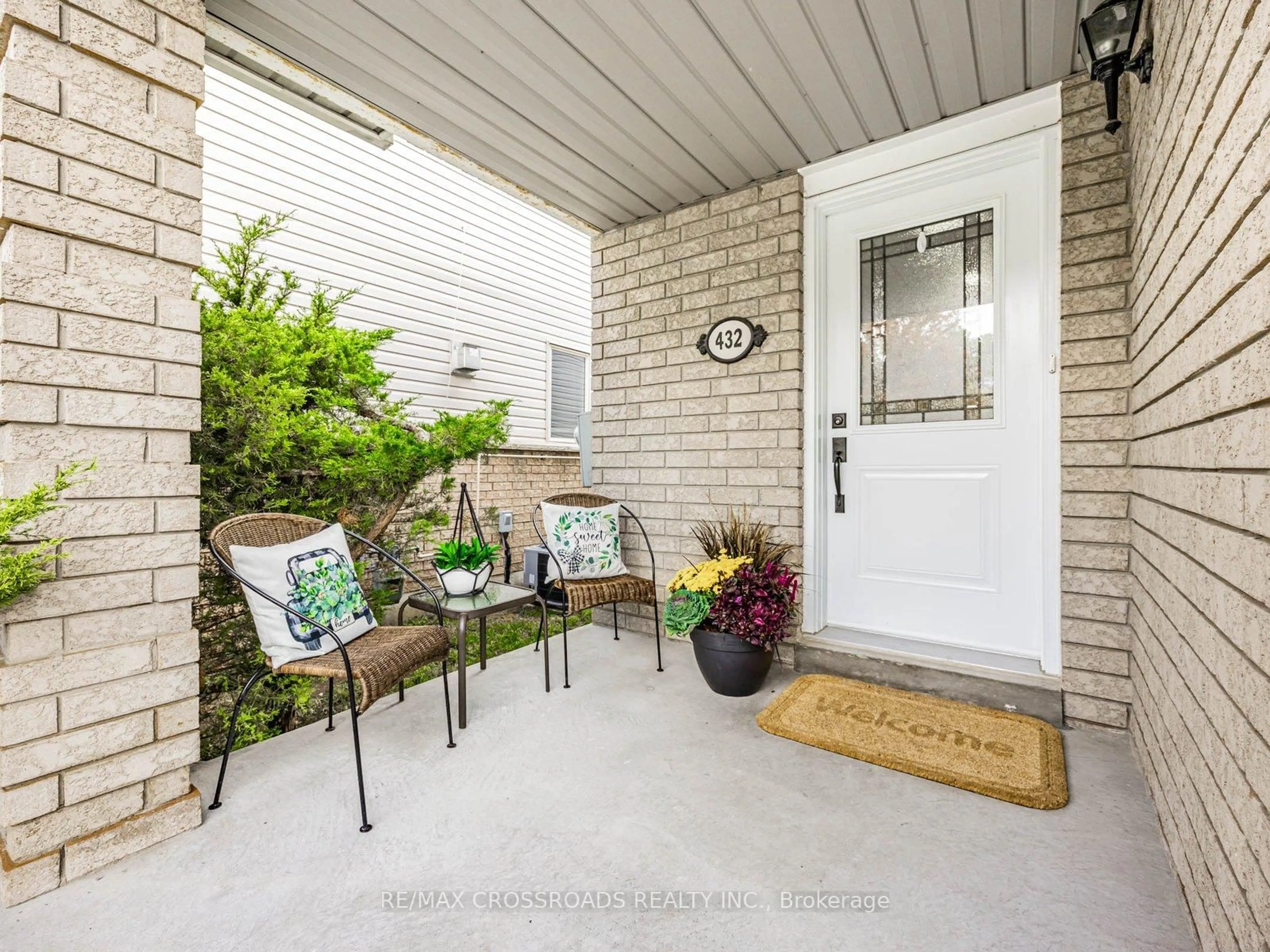 Indoor entryway for 432 Sparrow Circ, Pickering Ontario L1V 7E7