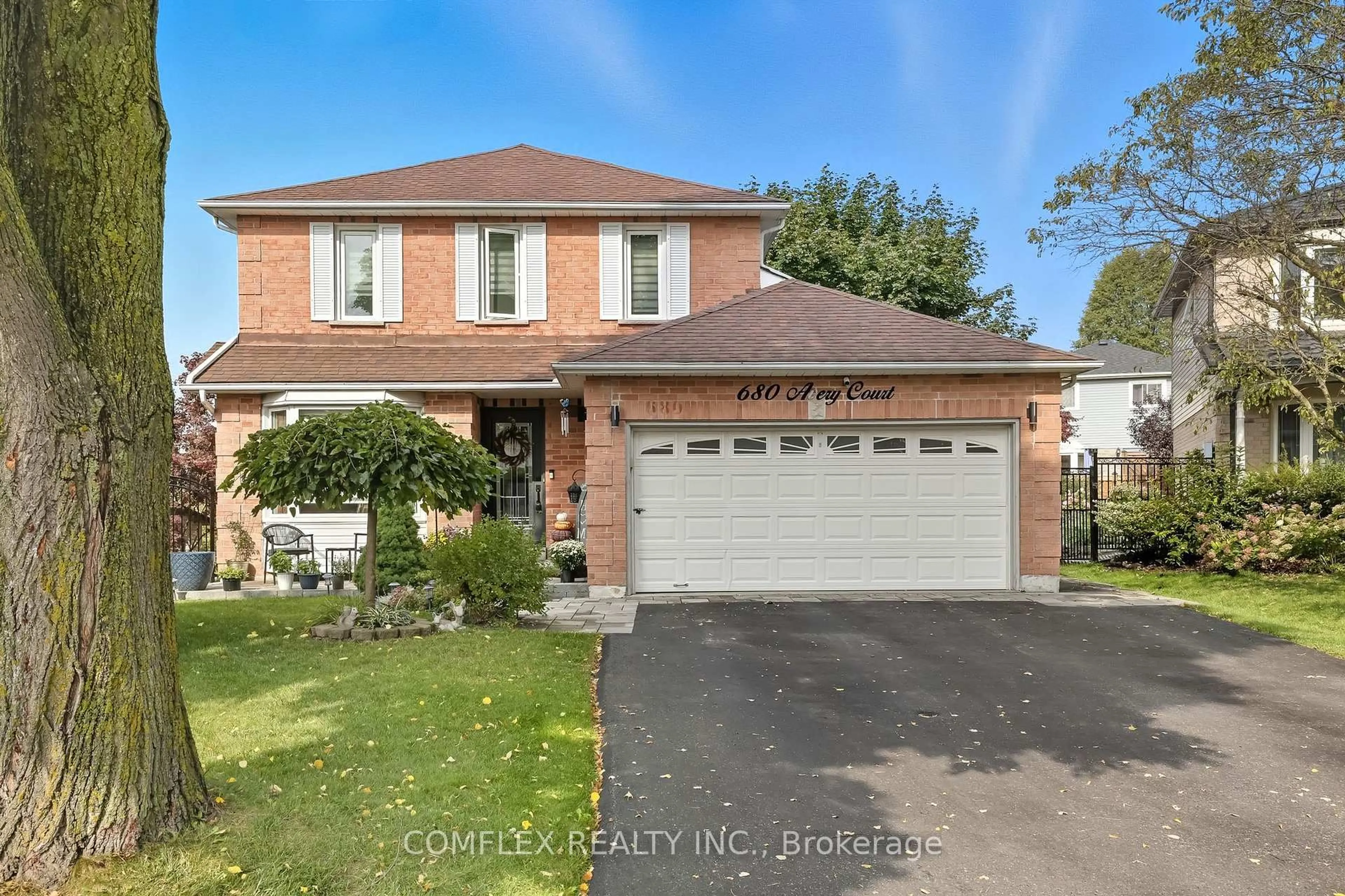 Home with brick exterior material, street for 680 Avery Crt, Oshawa Ontario L1K 1S8