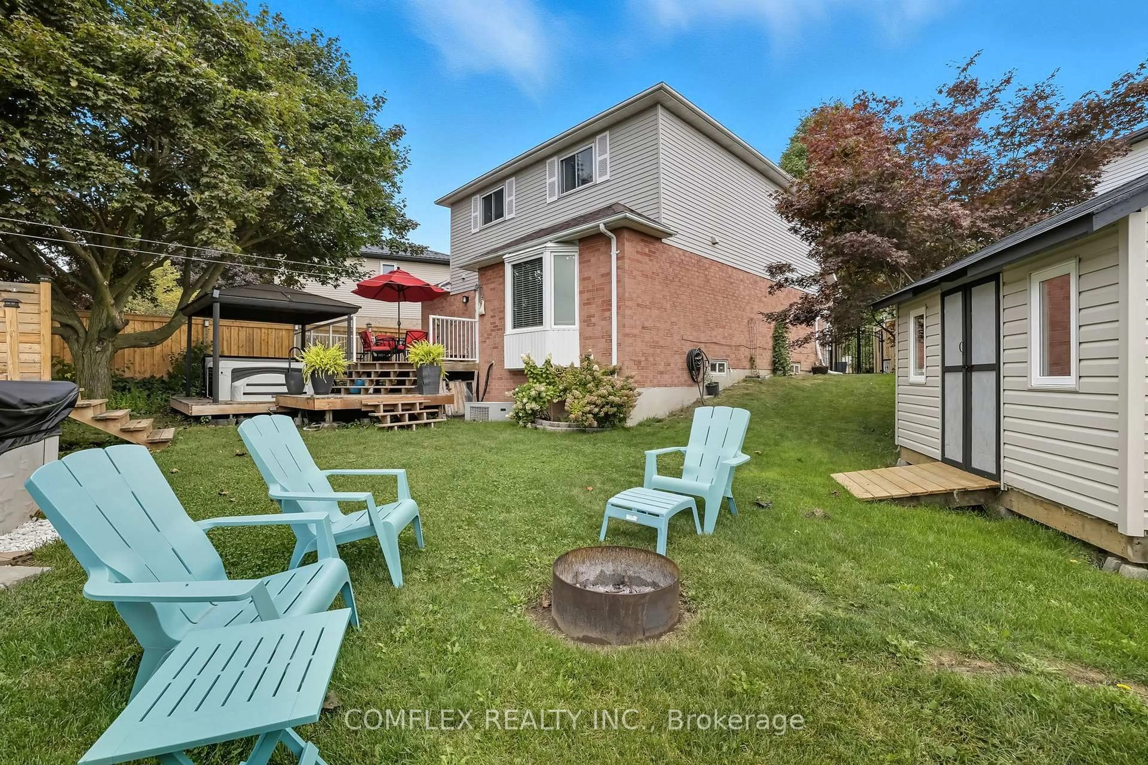 Patio, street for 680 Avery Crt, Oshawa Ontario L1K 1S8