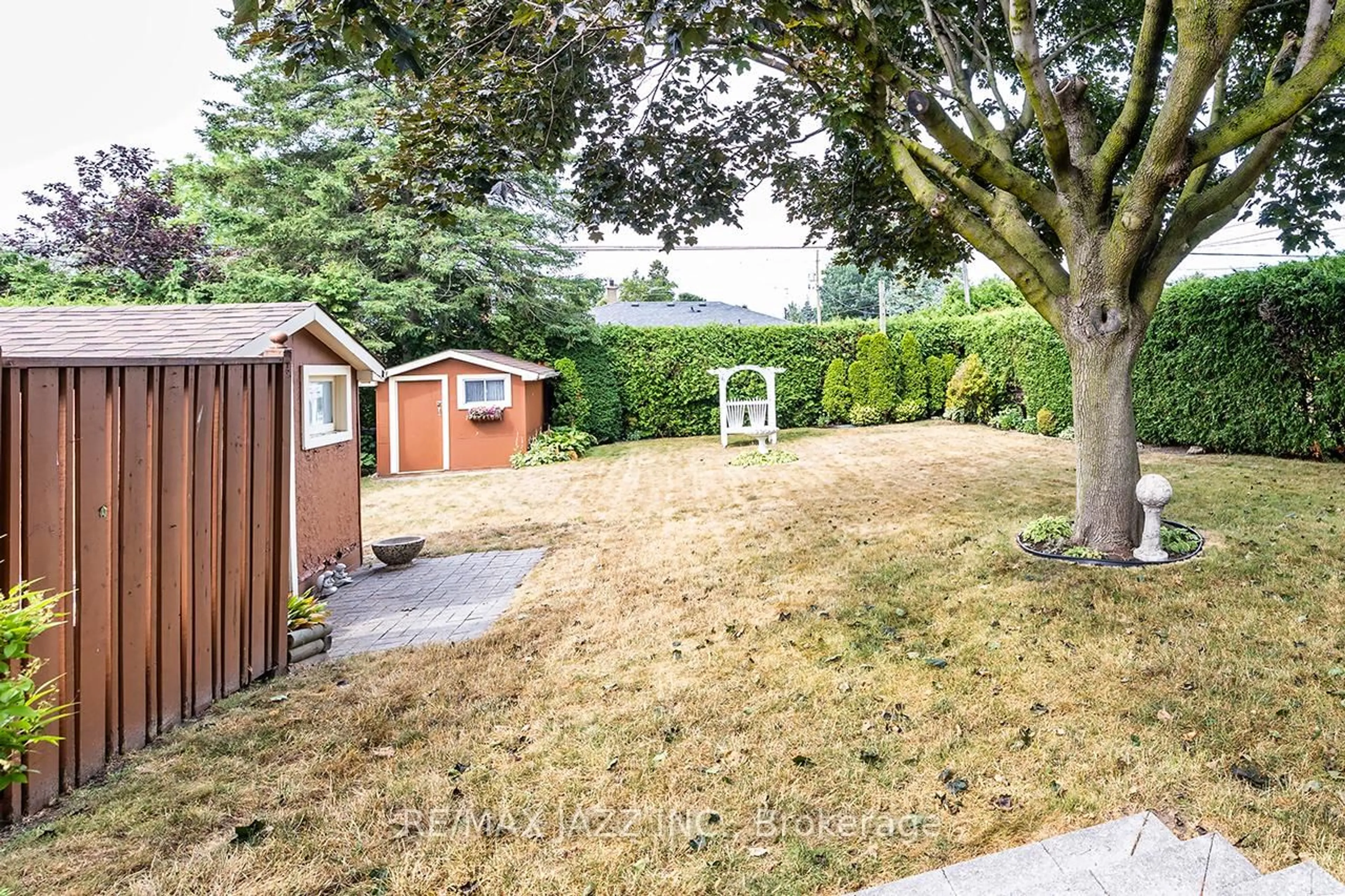 Shed for 114 Fernhill Blvd, Oshawa Ontario L1J 5J3