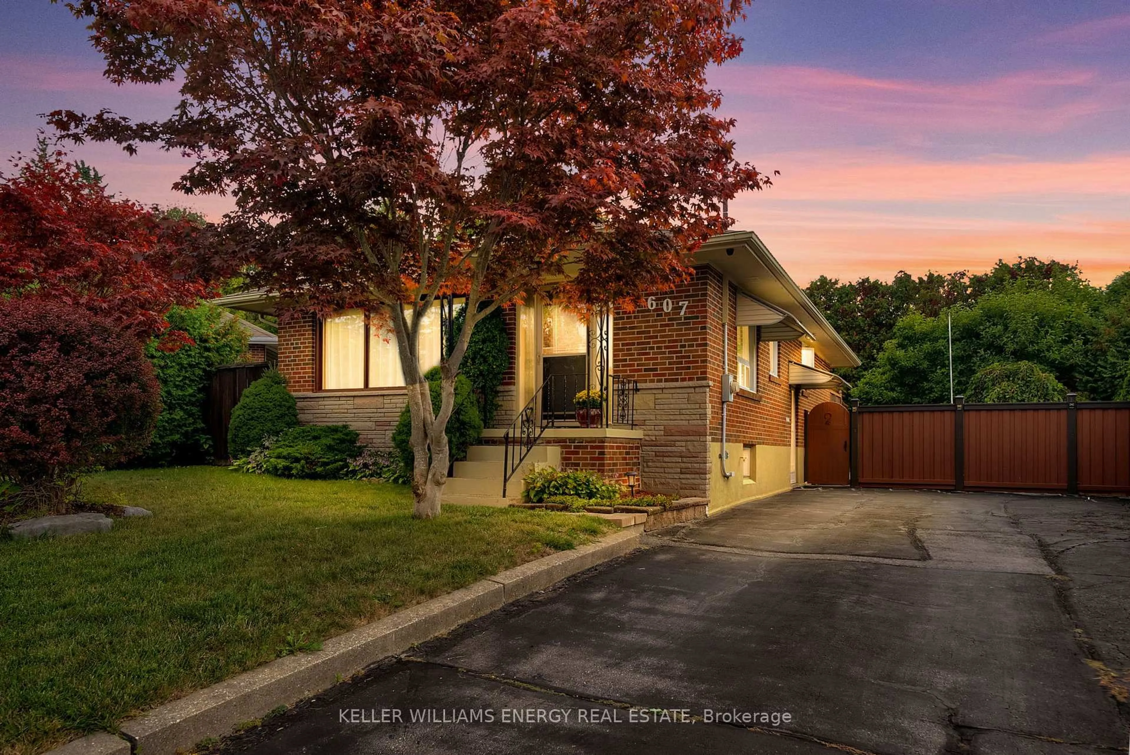 Home with brick exterior material, street for 607 Newman Cres, Whitby Ontario L1N 1M7