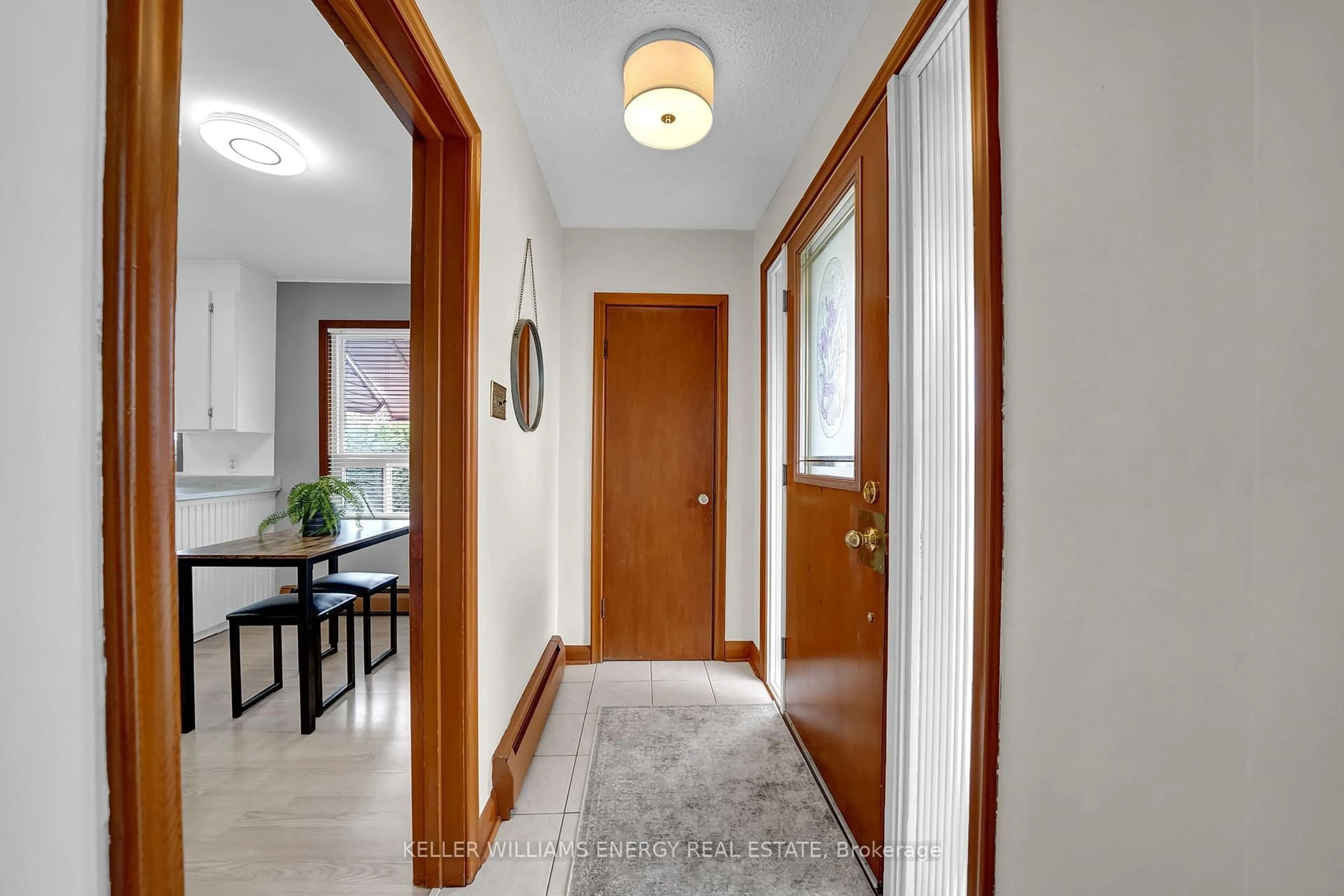 Indoor entryway for 607 Newman Cres, Whitby Ontario L1N 1M7