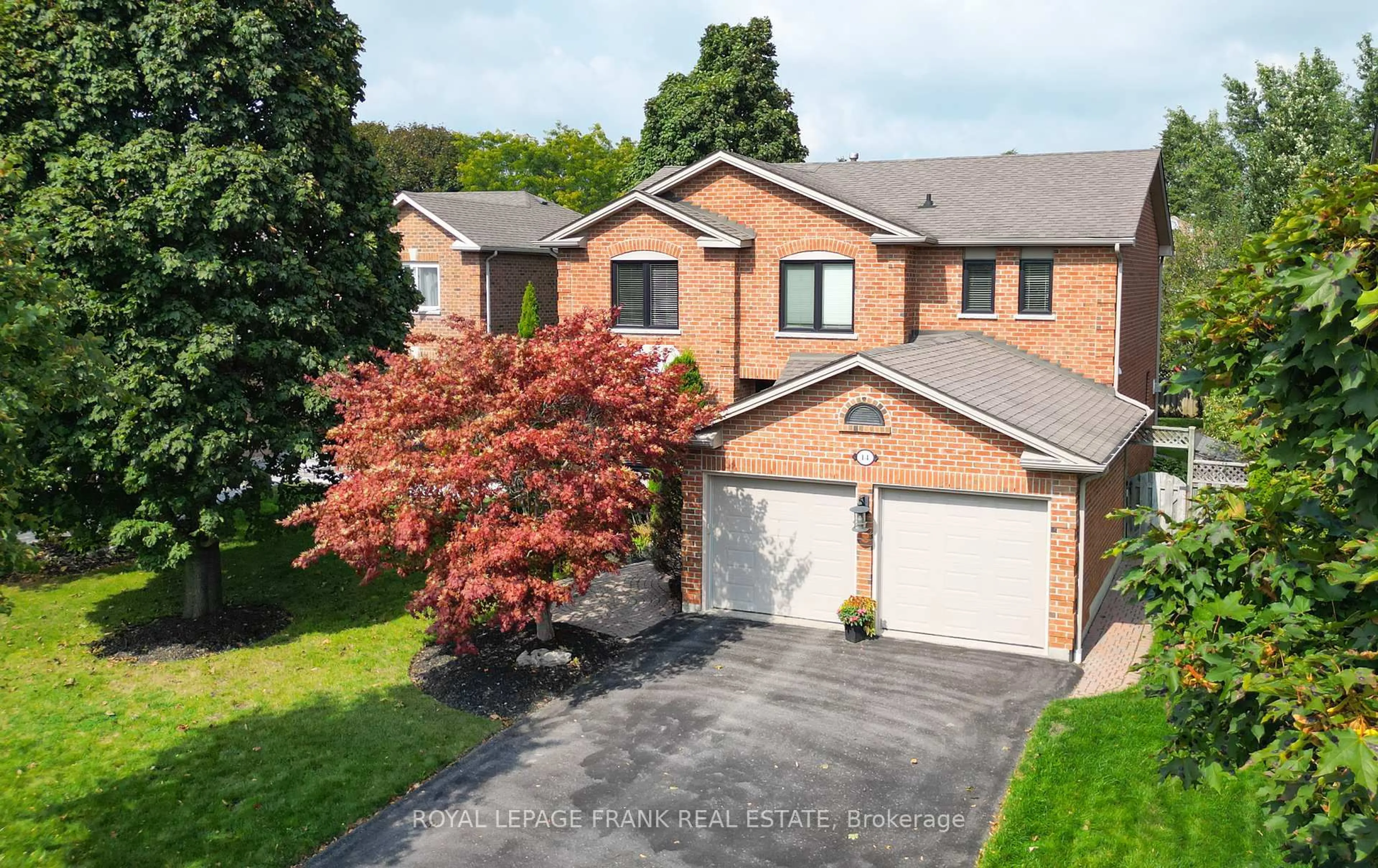 A pic from outside/outdoor area/front of a property/back of a property/a pic from drone, street for 14 Drewbrook Crt, Whitby Ontario L1N 8M8