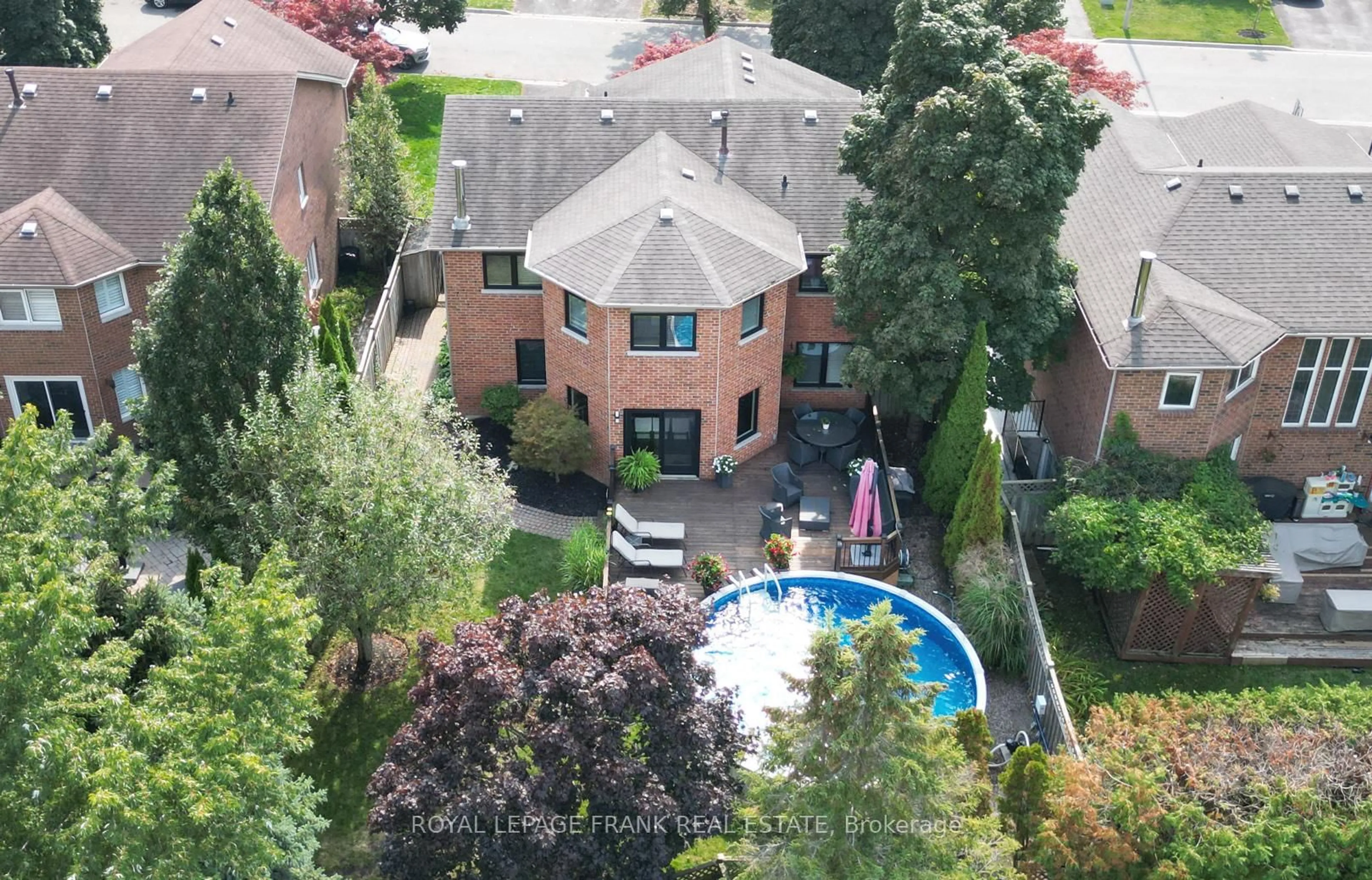 A pic from outside/outdoor area/front of a property/back of a property/a pic from drone, city buildings view from balcony for 14 Drewbrook Crt, Whitby Ontario L1N 8M8